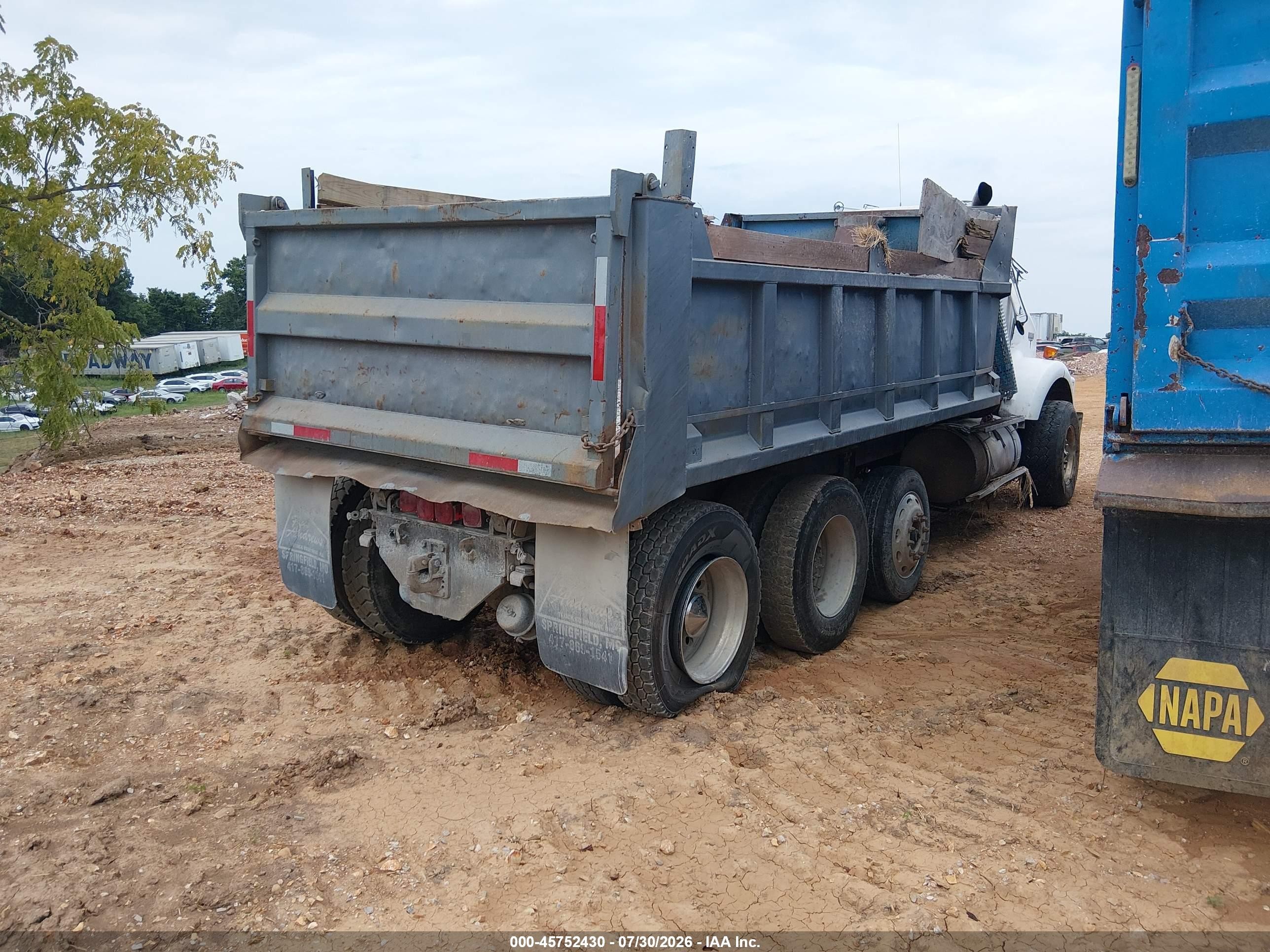 1987 Kenworth Construction VIN 1XKAD29X2HJ348378 IAAI salvage auction — All Over, Salvage (Missouri), sold $2,250 on 2026-09-09 (photo 4)