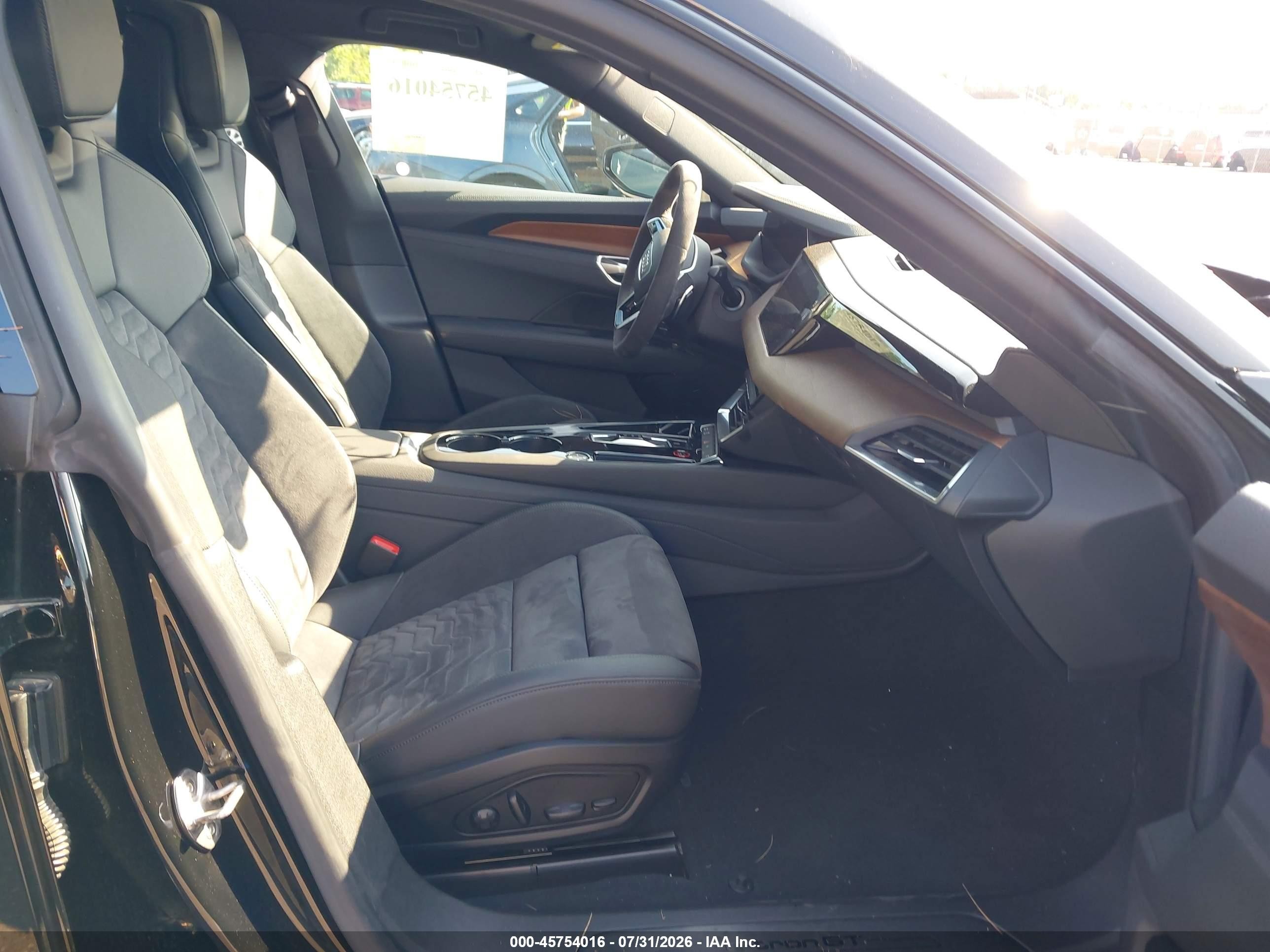 2022 Audi E-tron gt VIN WAUFJBFW0N7007721 IAAI salvage auction — Side, Salvage (New Jersey), sold $18,300 on 2026-09-11 (photo 5)