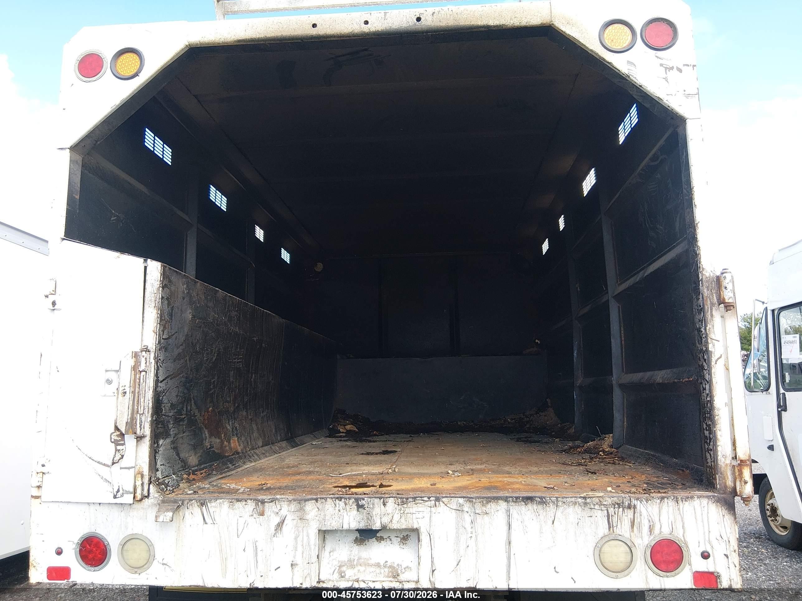 2008 International 4000 series VIN 1HTMMAAL48H571964 IAAI salvage auction — Engine Damage, Salvage (Idaho), sold $150 on 2026-09-02 (photo 7)