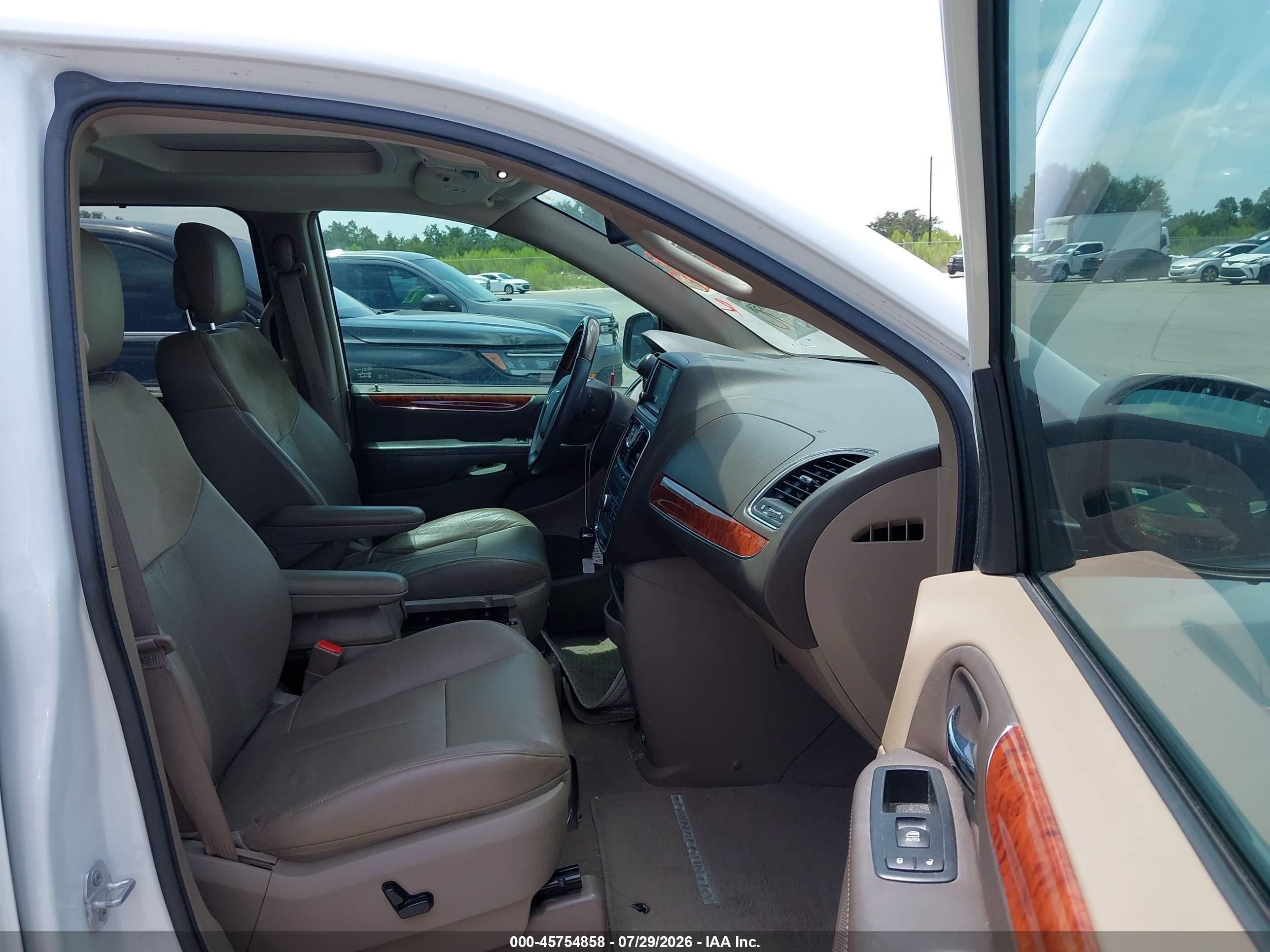 2015 Chrysler Town & country VIN 2C4RC1GG7FR610161 IAAI salvage auction — Front End, Original (Texas), sold $1,600 on 2026-09-06 (photo 5)