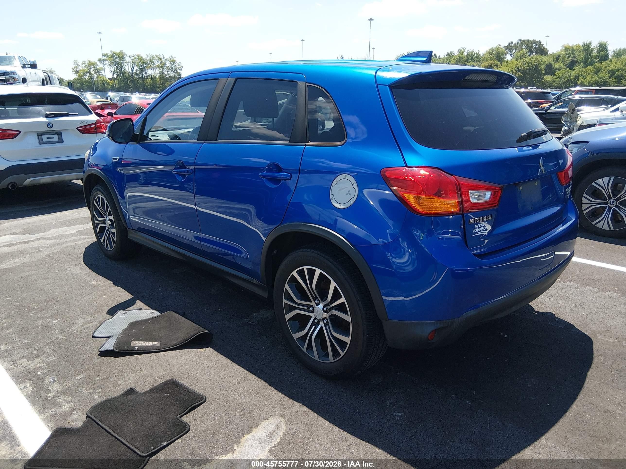 2017 Mitsubishi Outlander VIN JA4AR3AW3HZ065585 IAAI salvage auction — Side, Salvage (Tennessee), sold $1,100 on 2026-09-14 (photo 3)