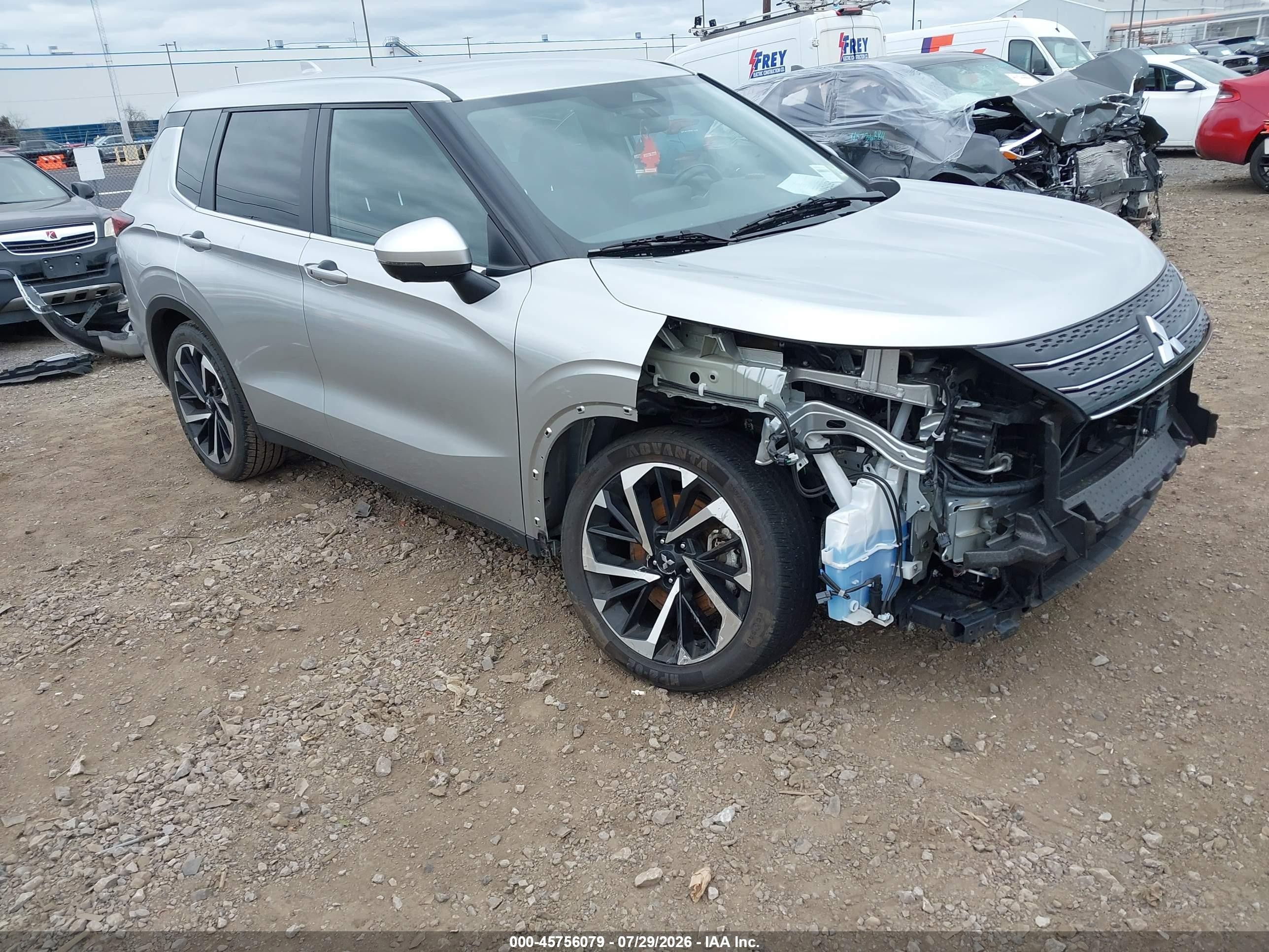 2024 Mitsubishi Outlander VIN JA4J3VA82RZ075833 — IAAI salvage auction photo