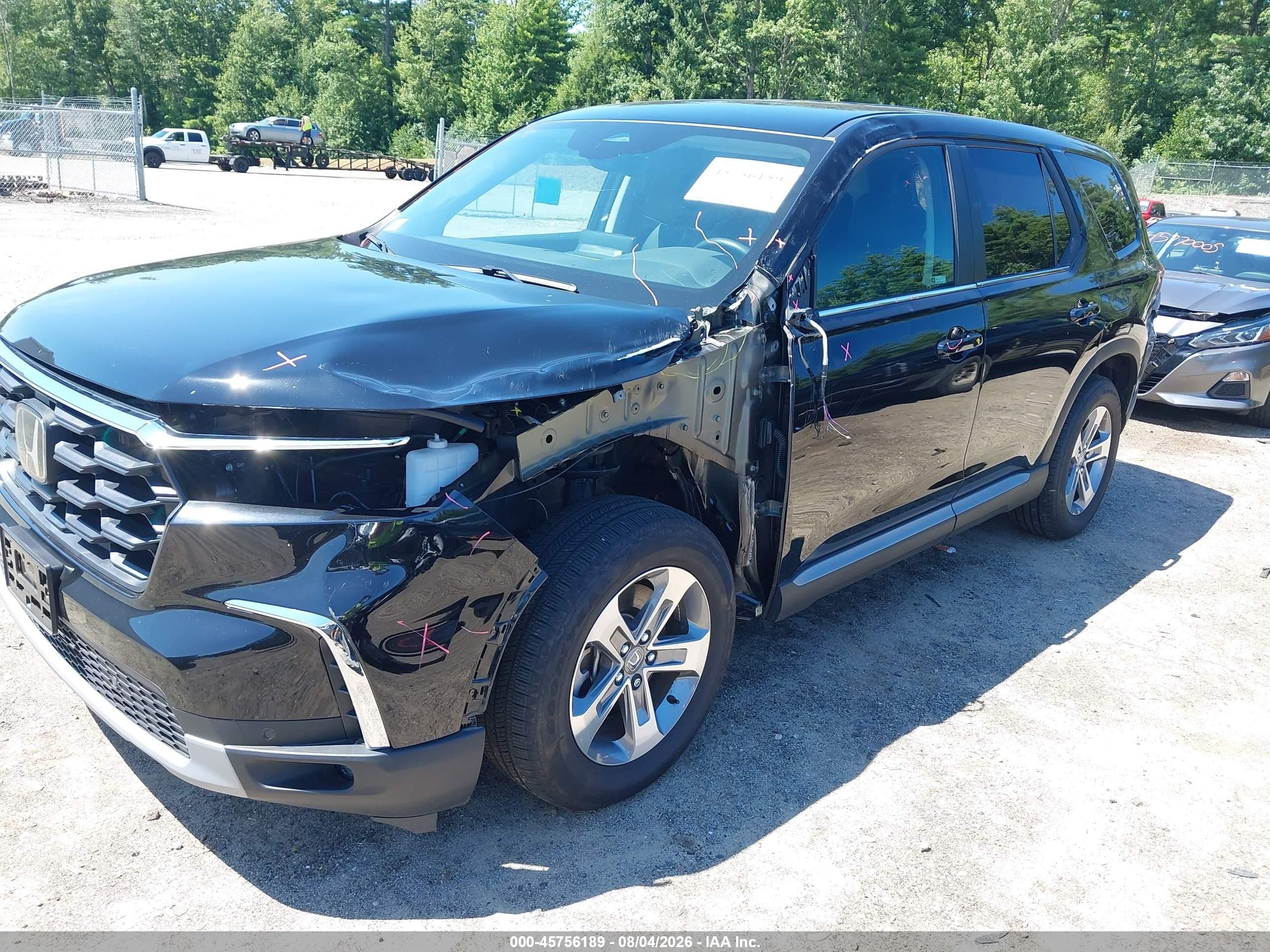 2025 Honda Pilot VIN 5FNYG1H4XSB156322 IAAI salvage auction — Side, Salvage (Massachusetts), sold $19,500 on 2026-09-02 (photo 2)