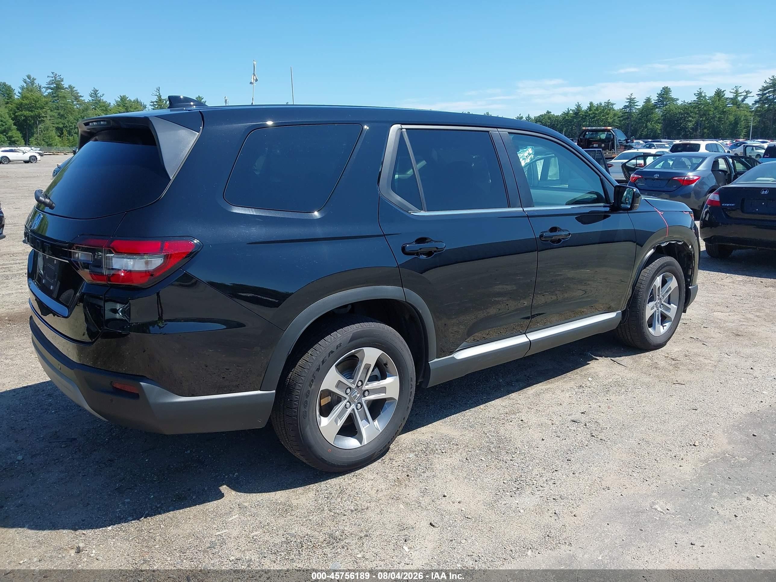 2025 Honda Pilot VIN 5FNYG1H4XSB156322 IAAI salvage auction — Side, Salvage (Massachusetts), sold $19,500 on 2026-09-02 (photo 4)