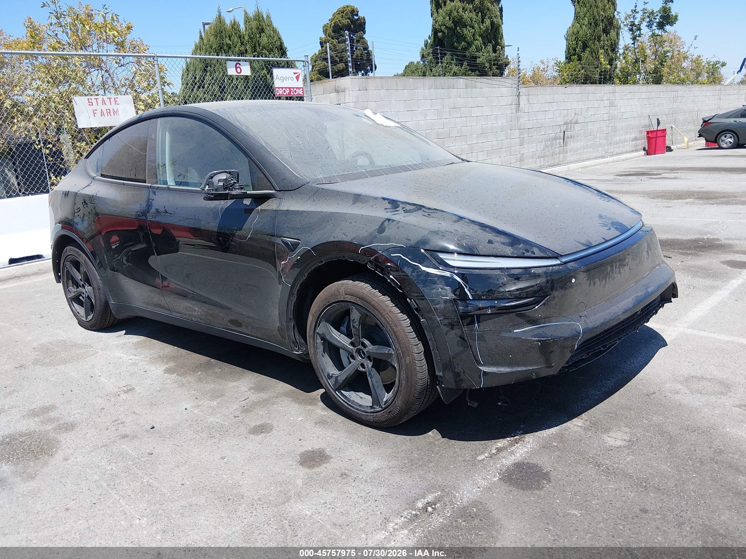 2026 Tesla Model Y VIN 7SAYGDED1TF395266 — IAAI salvage auction photo