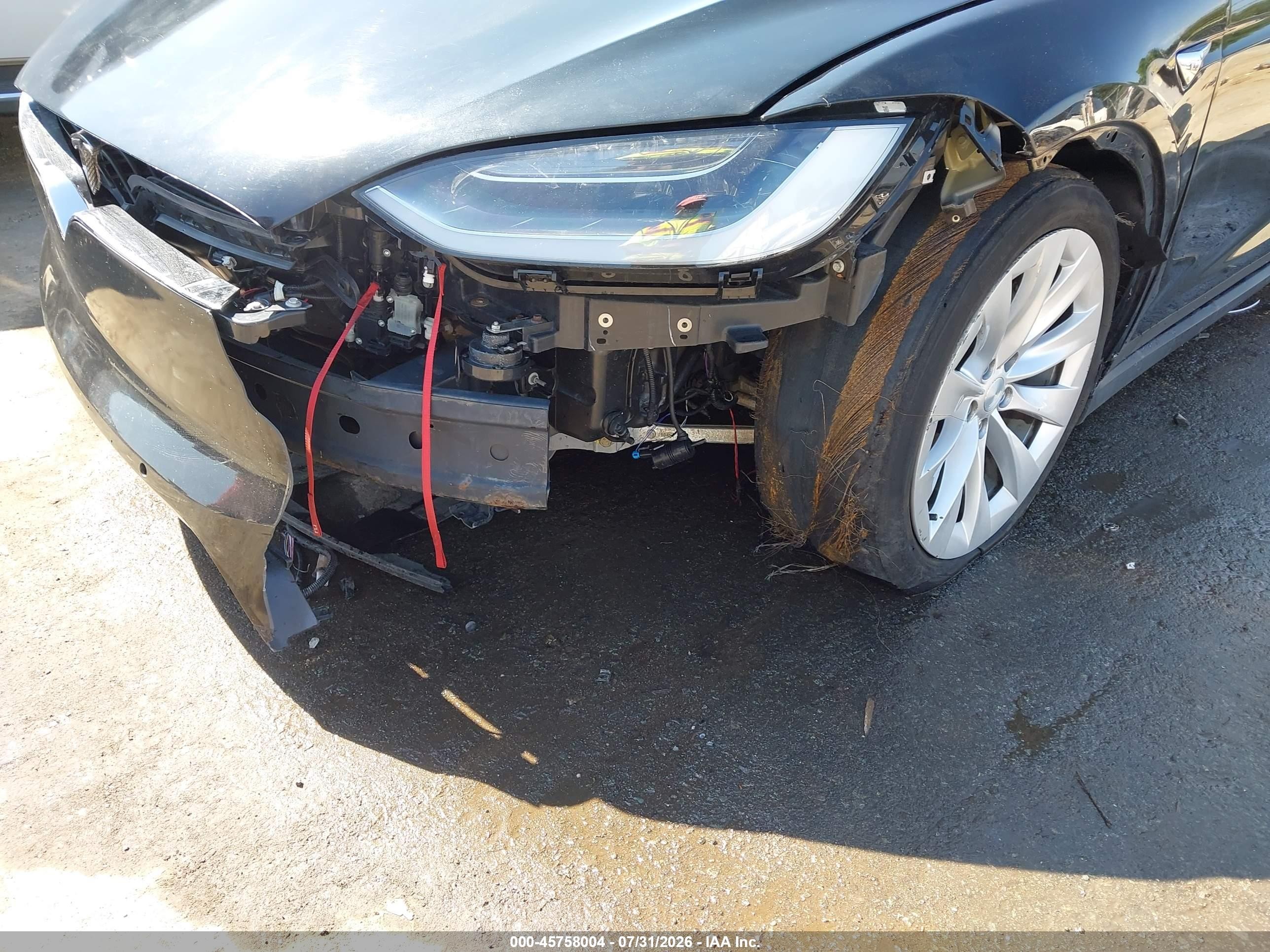 2017 Tesla Model x VIN 5YJXCAE2XHF077364 IAAI salvage auction — Unknown, Salvage (North Carolina), sold $5,200 on 2026-09-12 (photo 6)