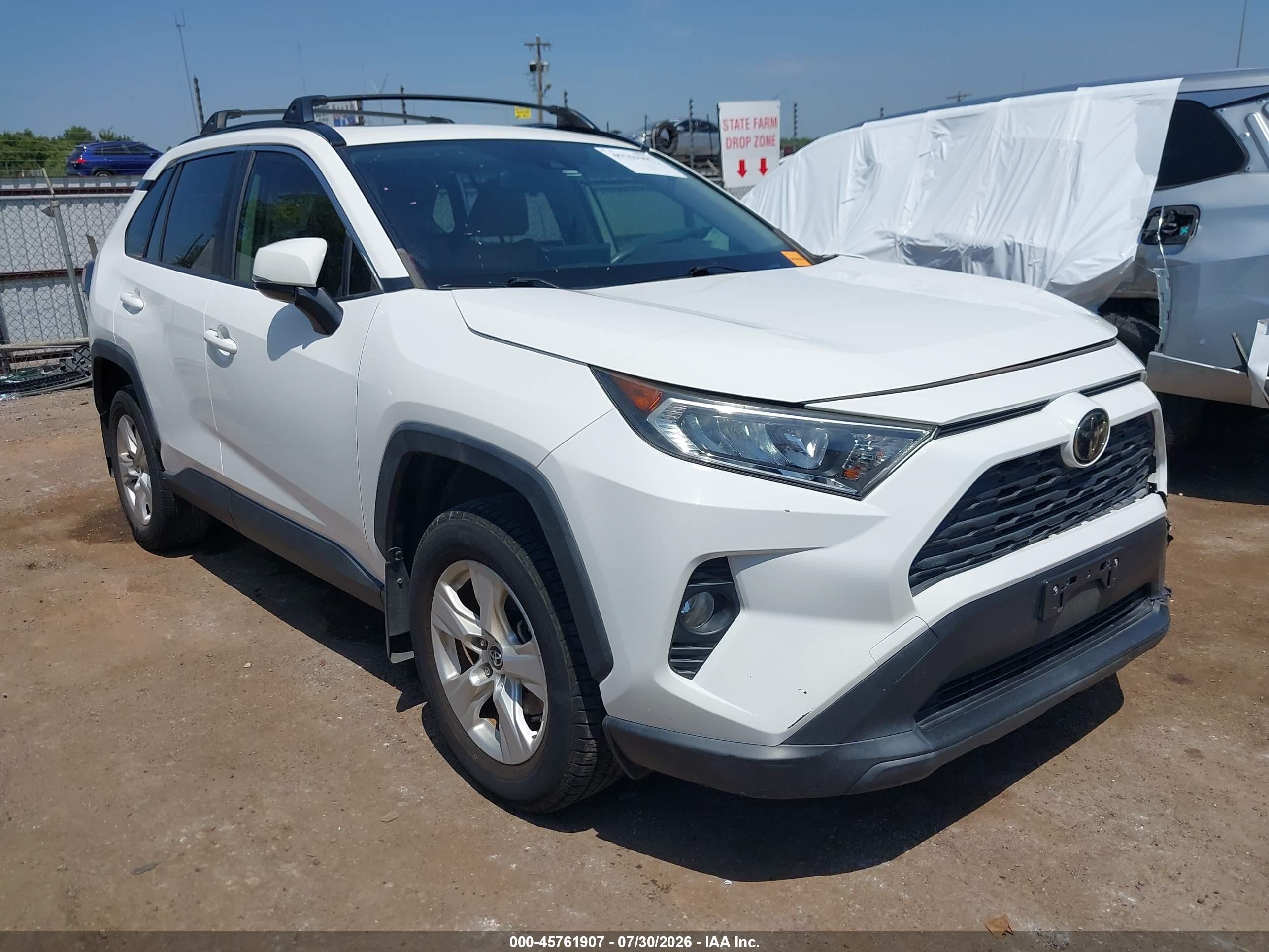 2019 Toyota RAV4 VIN JTMW1RFV3KD007115 — IAAI salvage auction photo
