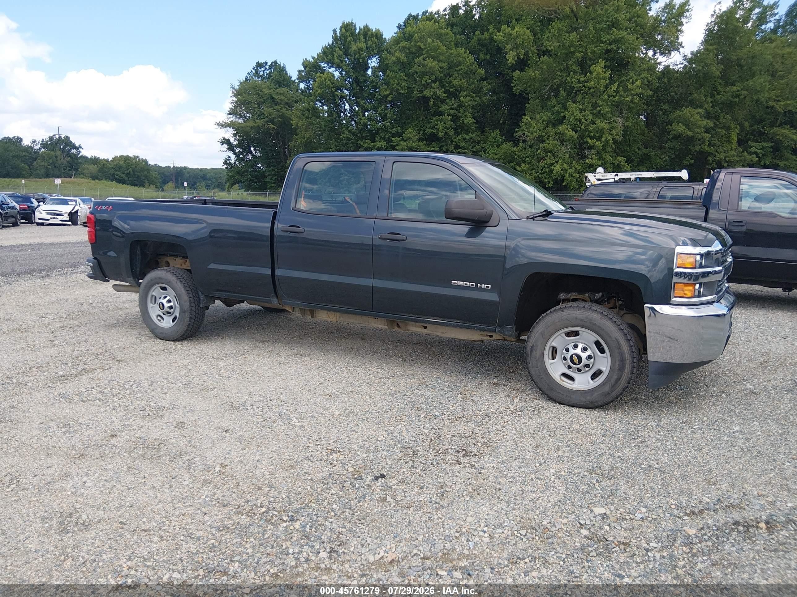 2018 Chevrolet Silverado 2500 VIN 1GC1KUEG8JF261015 — IAAI salvage auction photo