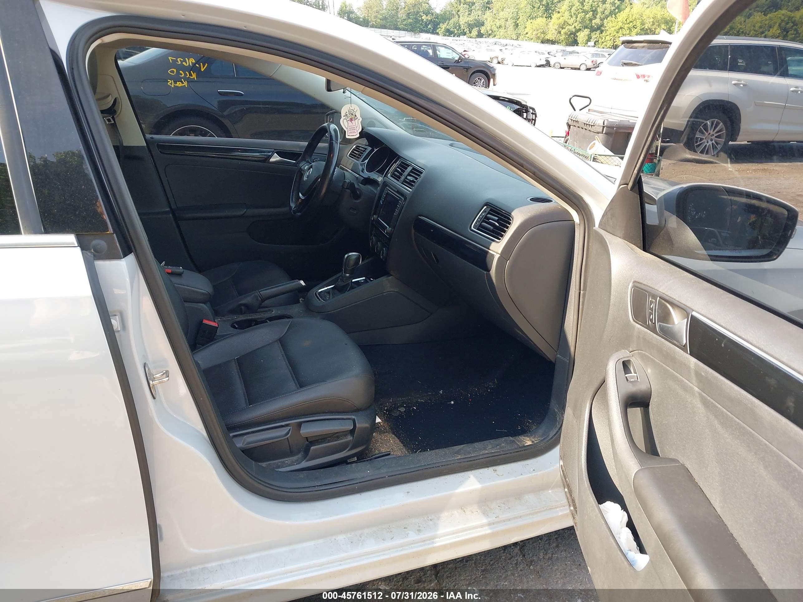 2017 Volkswagen Jetta VIN 3VWL17AJXHM259627 IAAI salvage auction — Unknown, Clear (Michigan), sold $3,025 on 2026-09-12 (photo 5)