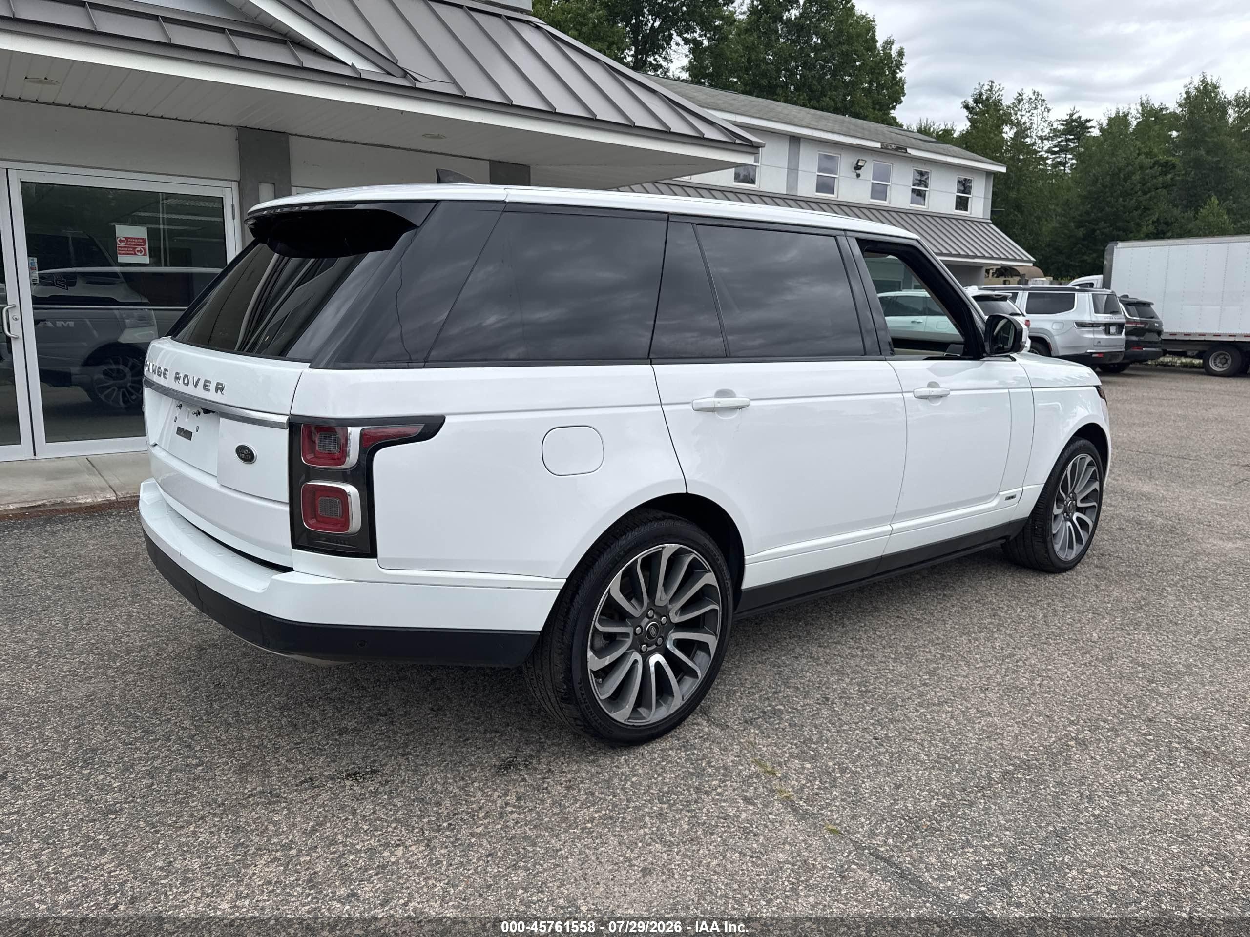 2018 Land Rover Range Rover VIN SALGS5RE3JA380542 IAAI salvage auction — Normal Wear, Clear (New Jersey), sold $19,300 on 2026-08-26 (photo 4)