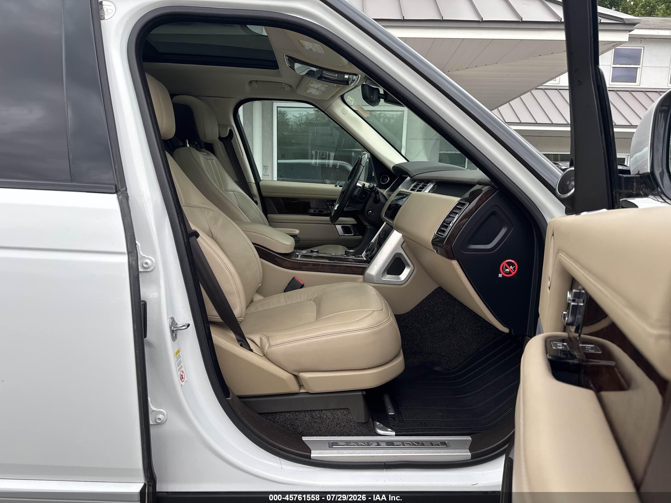 2018 Land Rover Range Rover VIN SALGS5RE3JA380542 IAAI salvage auction — Normal Wear, Clear (New Jersey), sold $19,300 on 2026-08-26 (photo 5)