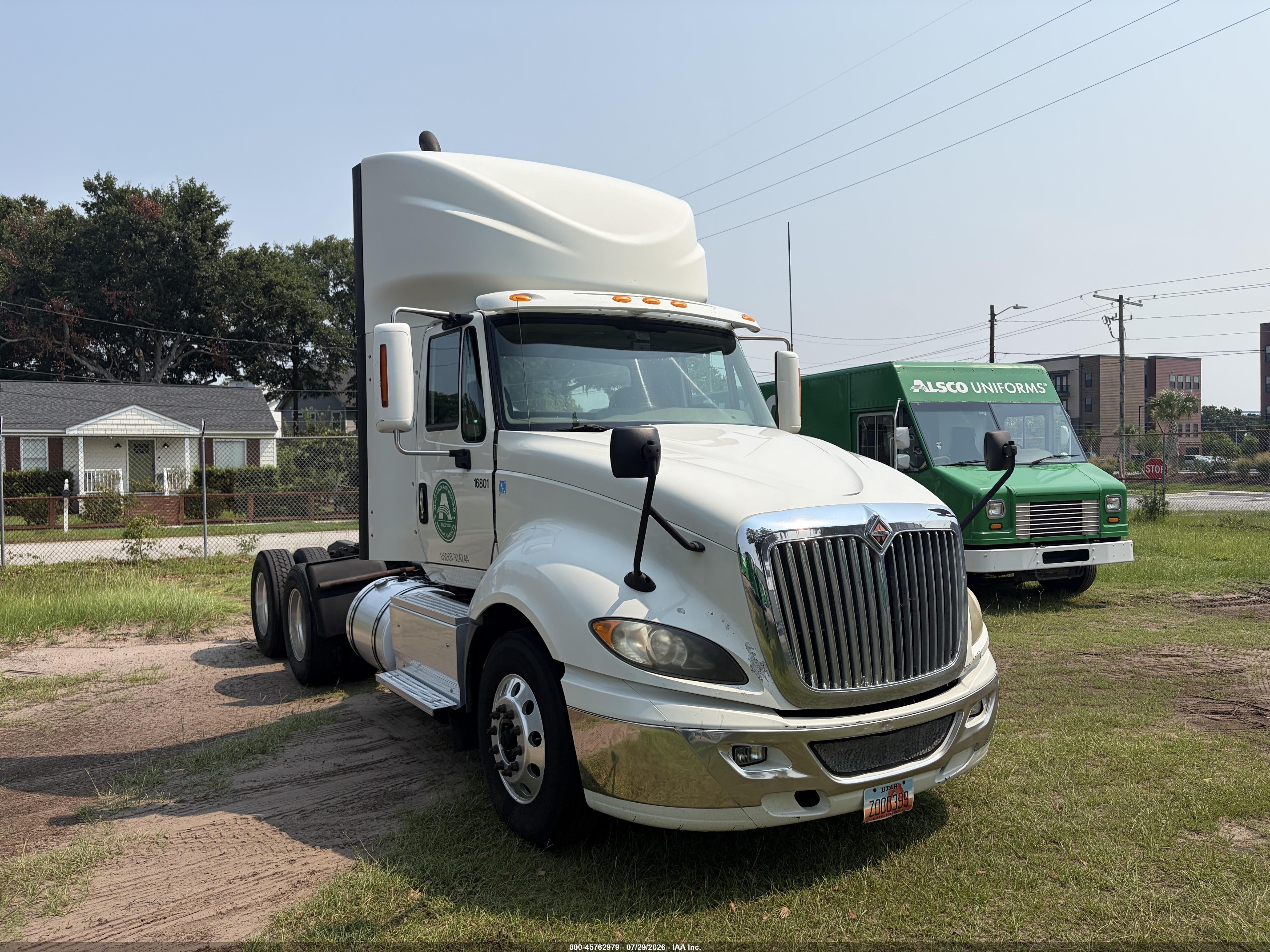 2015 International ProStar VIN 1HSDJAPR3FH572626 — IAAI salvage auction photo