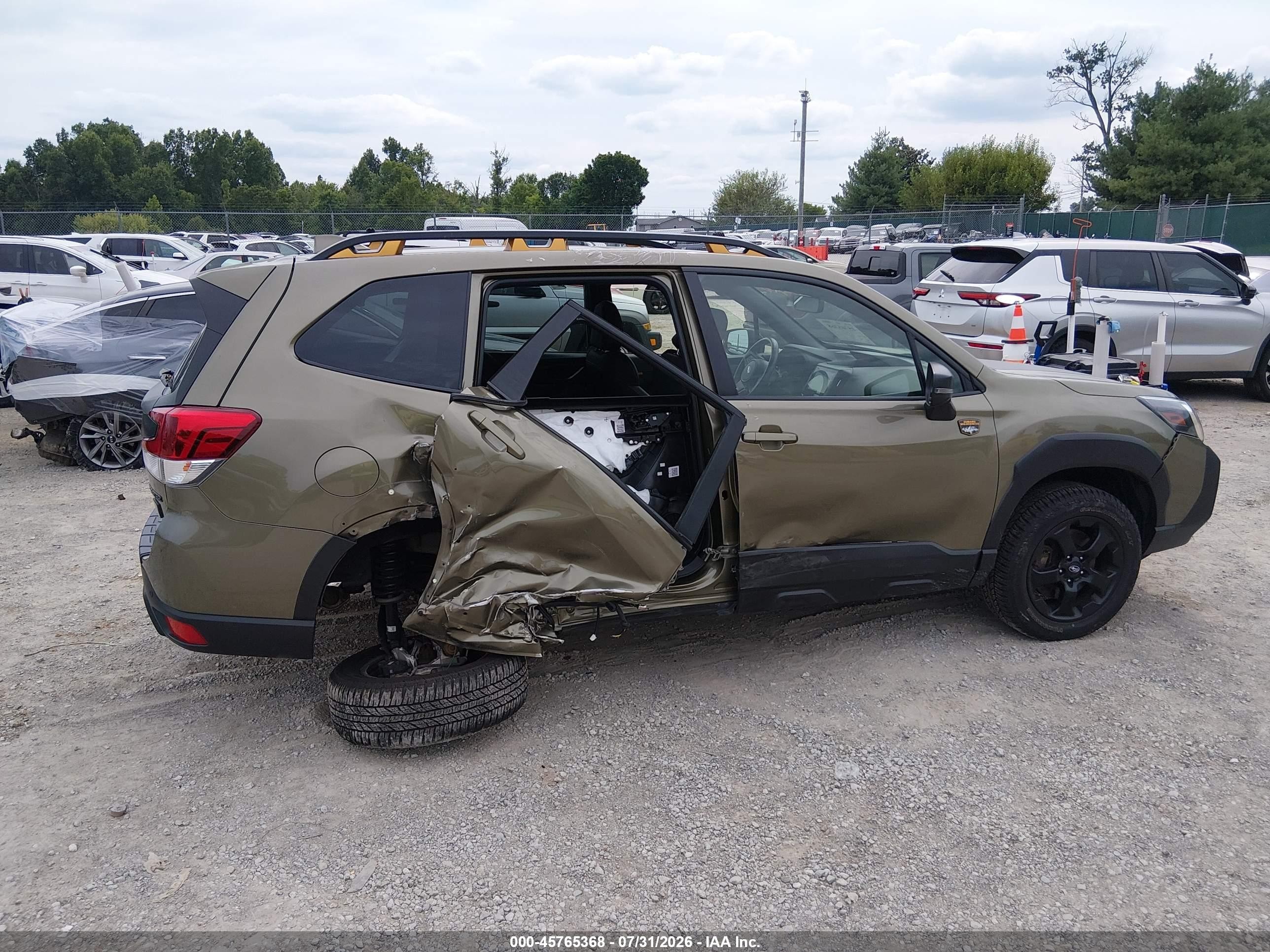 2023 Subaru Forester VIN JF2SKAMC8PH547592 IAAI salvage auction — Side, Salvage (Kentucky), sold $6,700 on 2026-09-11 (photo 6)