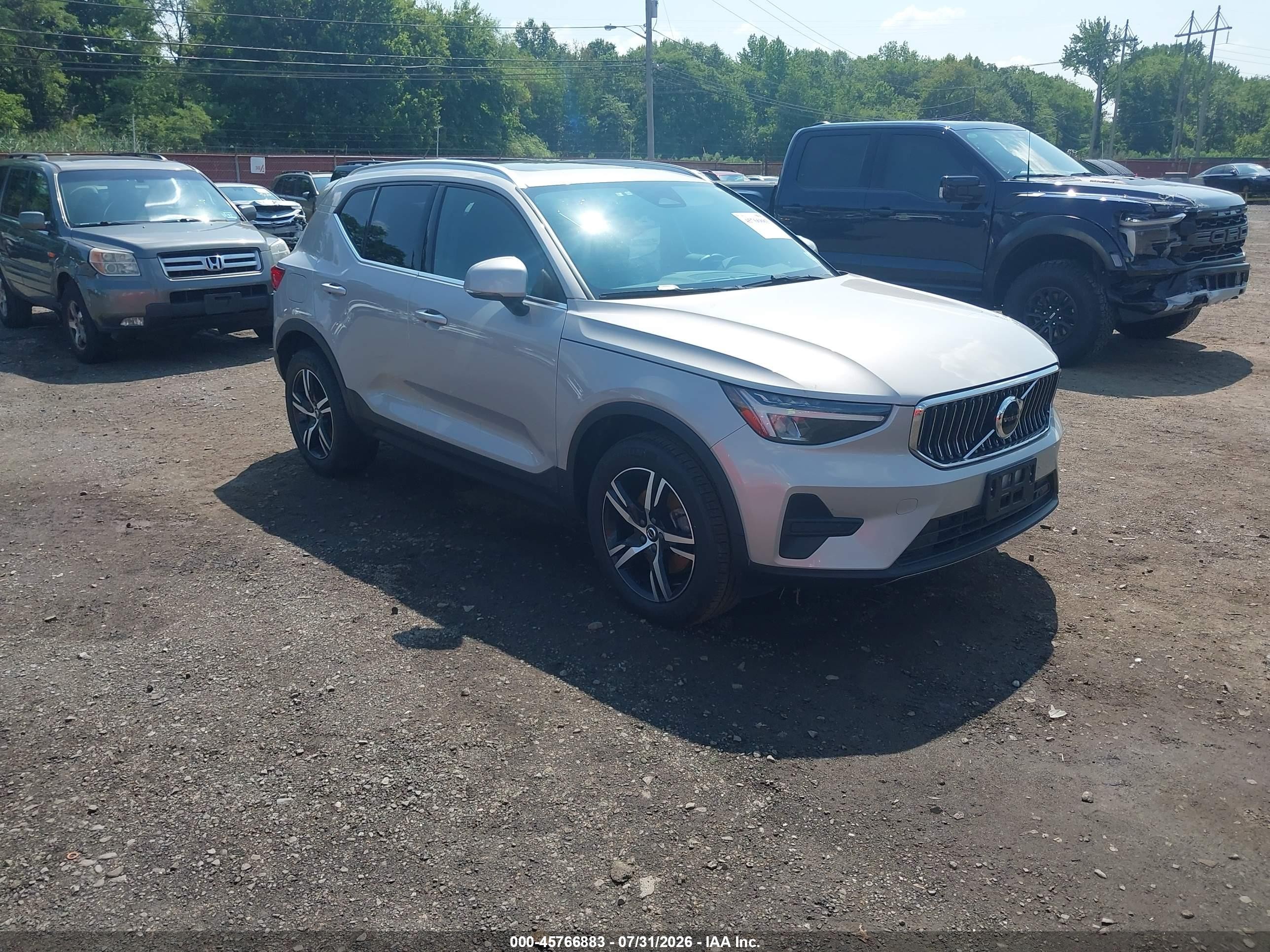 2025 Volvo XC40 VIN YV4L12UJ6S2477321 — IAAI salvage auction photo