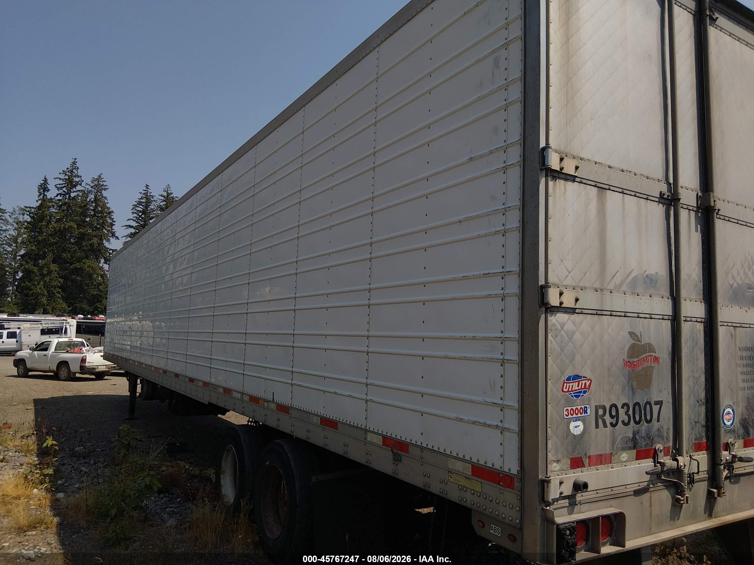 2019 Utility Trailer Mfg Utility Trailer Mfg VIN 1UYVS2537K2593007 IAAI salvage auction — Rear End, Clear (Washington), sold $12,350 on 2026-09-09 (photo 3)