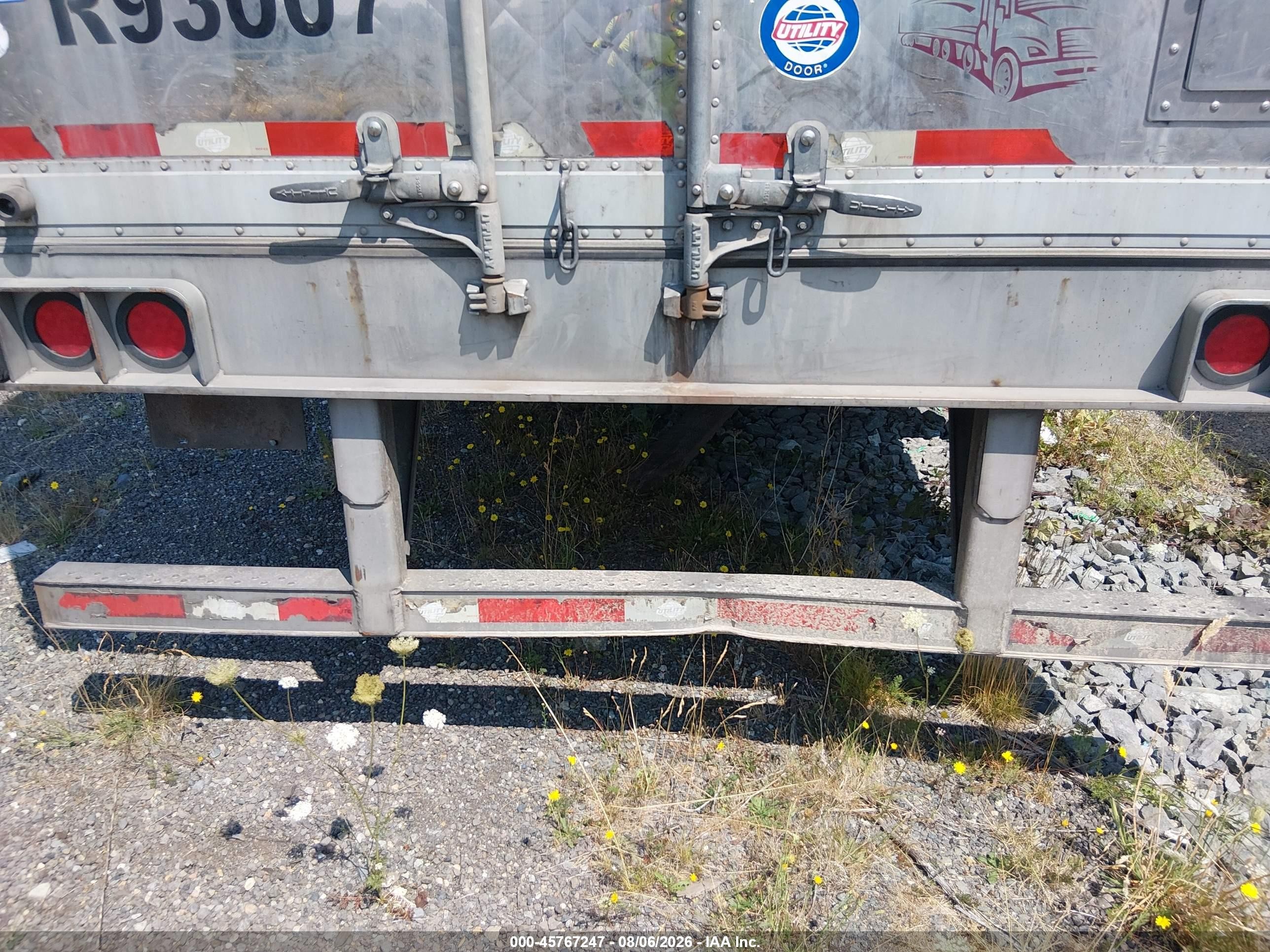 2019 Utility Trailer Mfg Utility Trailer Mfg VIN 1UYVS2537K2593007 IAAI salvage auction — Rear End, Clear (Washington), sold $12,350 on 2026-09-09 (photo 6)