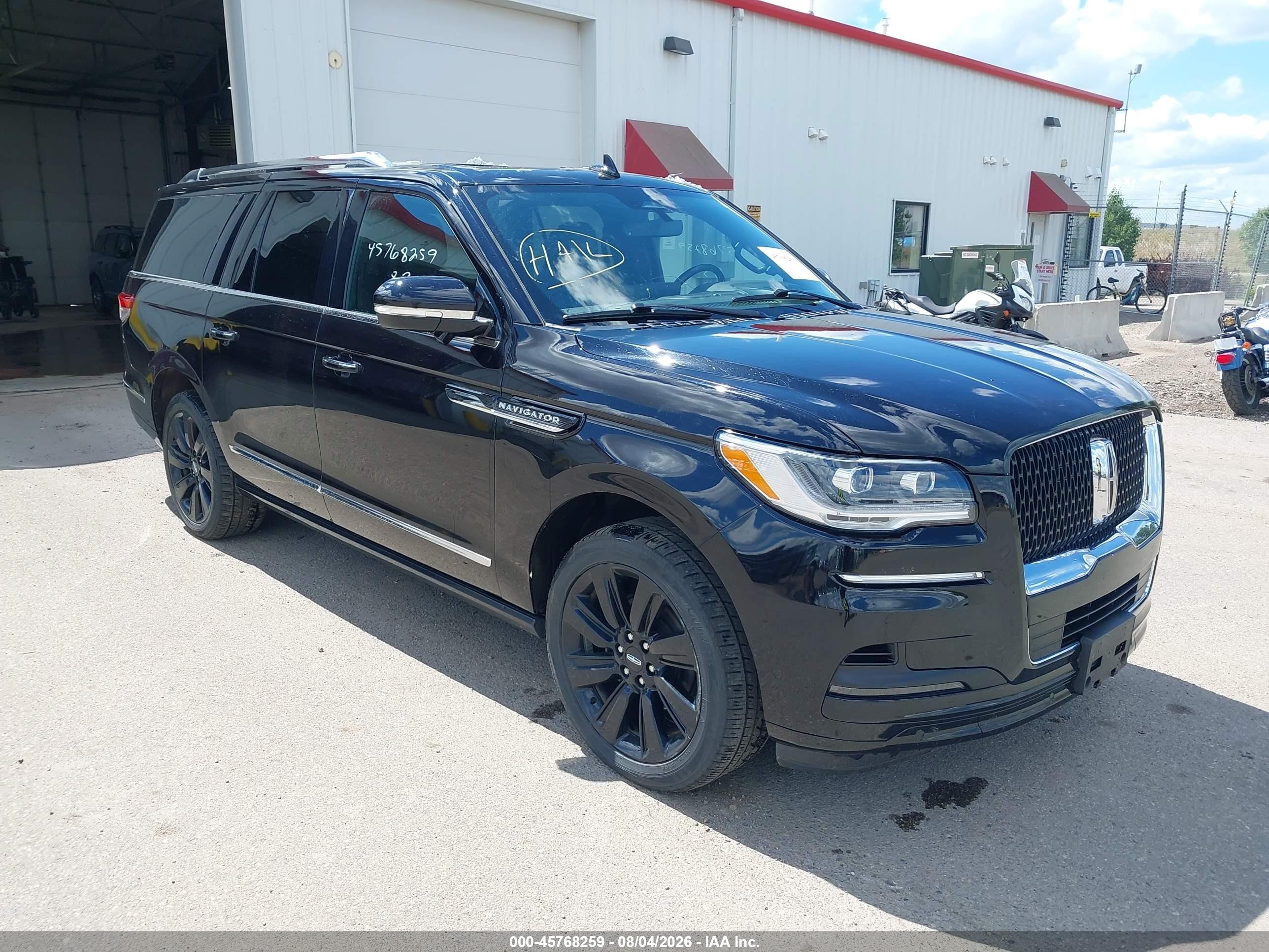 2024 Lincoln Navigator VIN 5LMJJ3LG4REL00807 — IAAI salvage auction photo