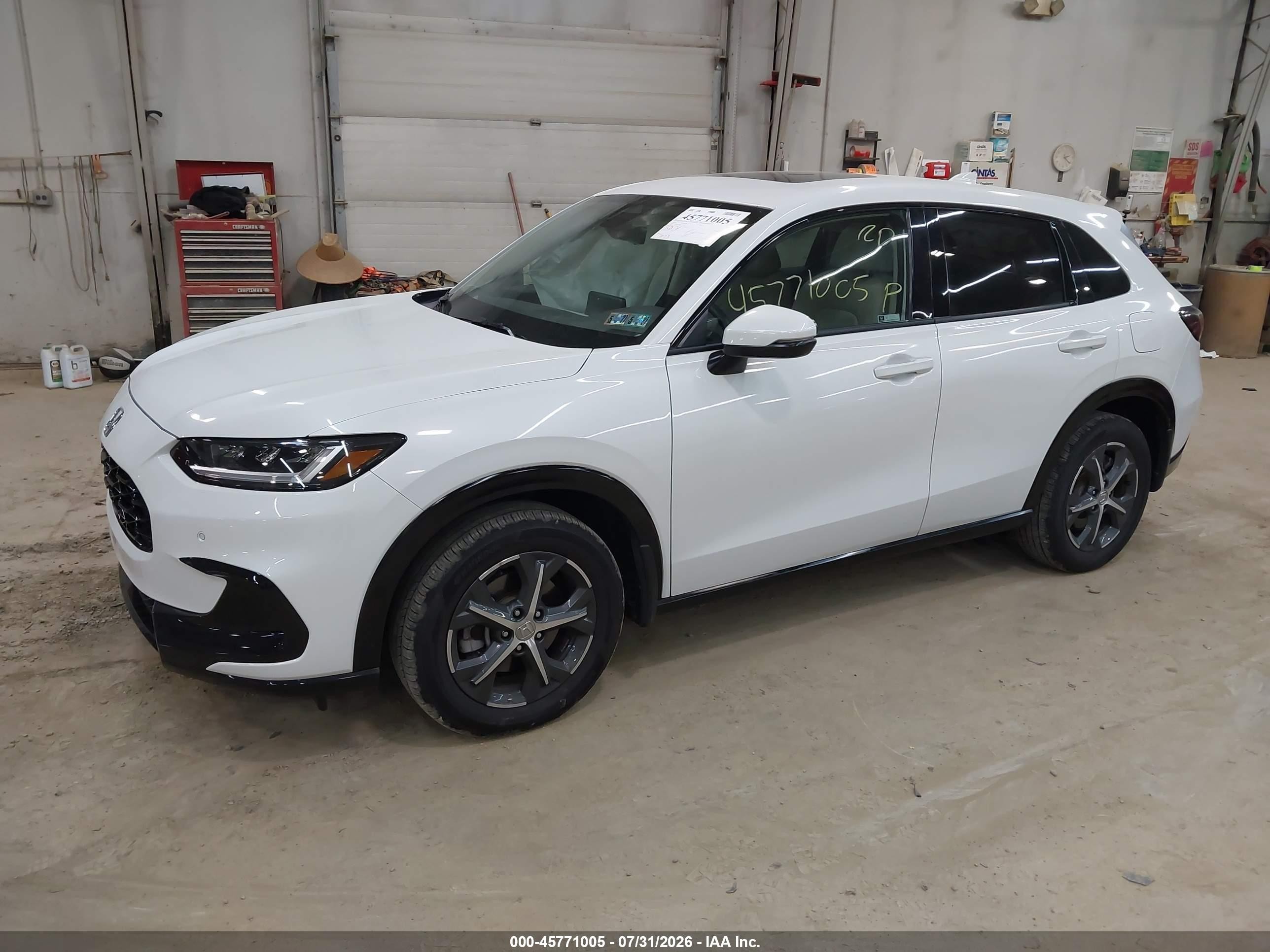 2025 Honda HR-V VIN 3CZRZ2H7XSM798155 IAAI salvage auction — Side, Salvage (Pennsylvania), sold $9,300 on 2026-09-12 (photo 2)