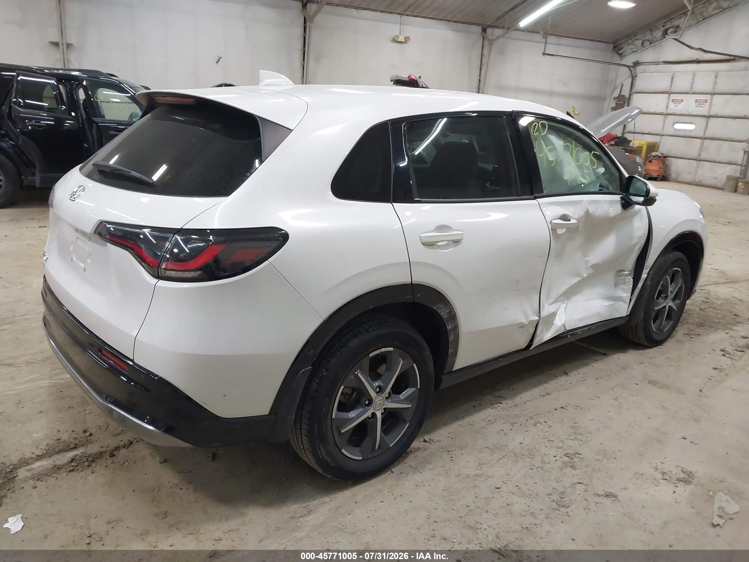 2025 Honda HR-V VIN 3CZRZ2H7XSM798155 IAAI salvage auction — Side, Salvage (Pennsylvania), sold $9,300 on 2026-09-12 (photo 4)