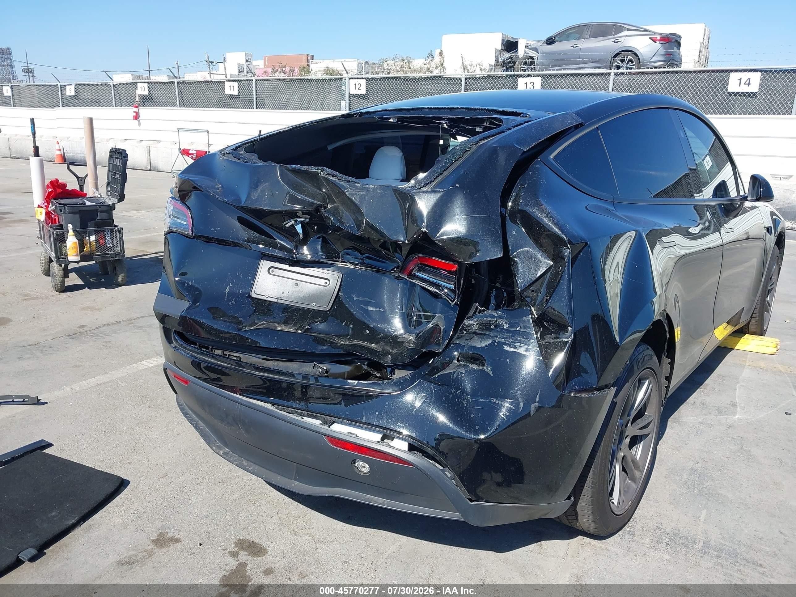 2025 Tesla Model y VIN 7SAYGDED7SF231017 IAAI salvage auction — Rear End, Salvage (California), sold $9,625 on 2026-09-03 (photo 6)