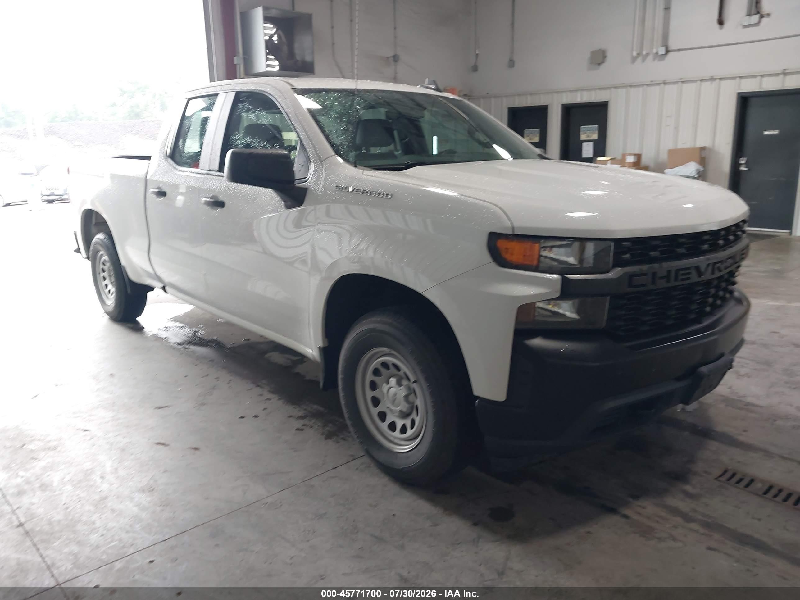 2020 Chevrolet Silverado 1500 VIN 1GCRYAEK8LZ326256 — IAAI salvage auction photo