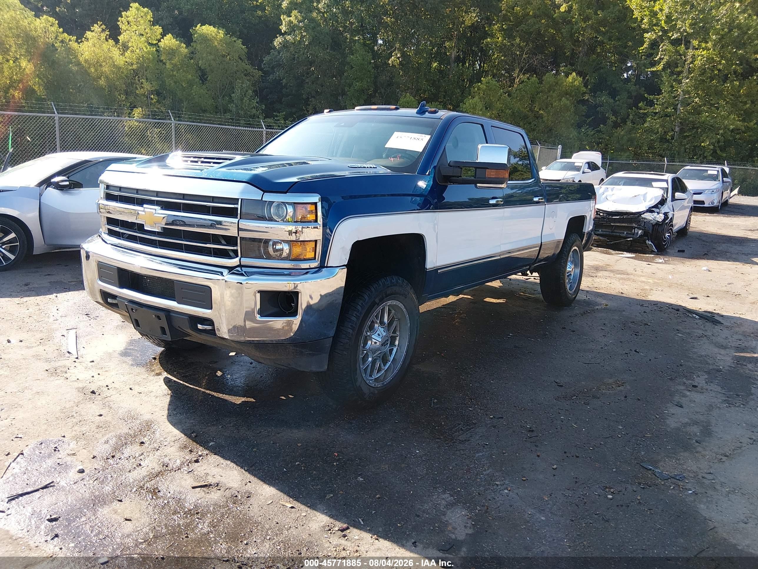 2019 Chevrolet Silverado 2500 VIN 1GC1KUEY3KF164377 IAAI salvage auction — Side, Salvage (Mississippi), sold $8,400 on 2026-09-10 (photo 2)
