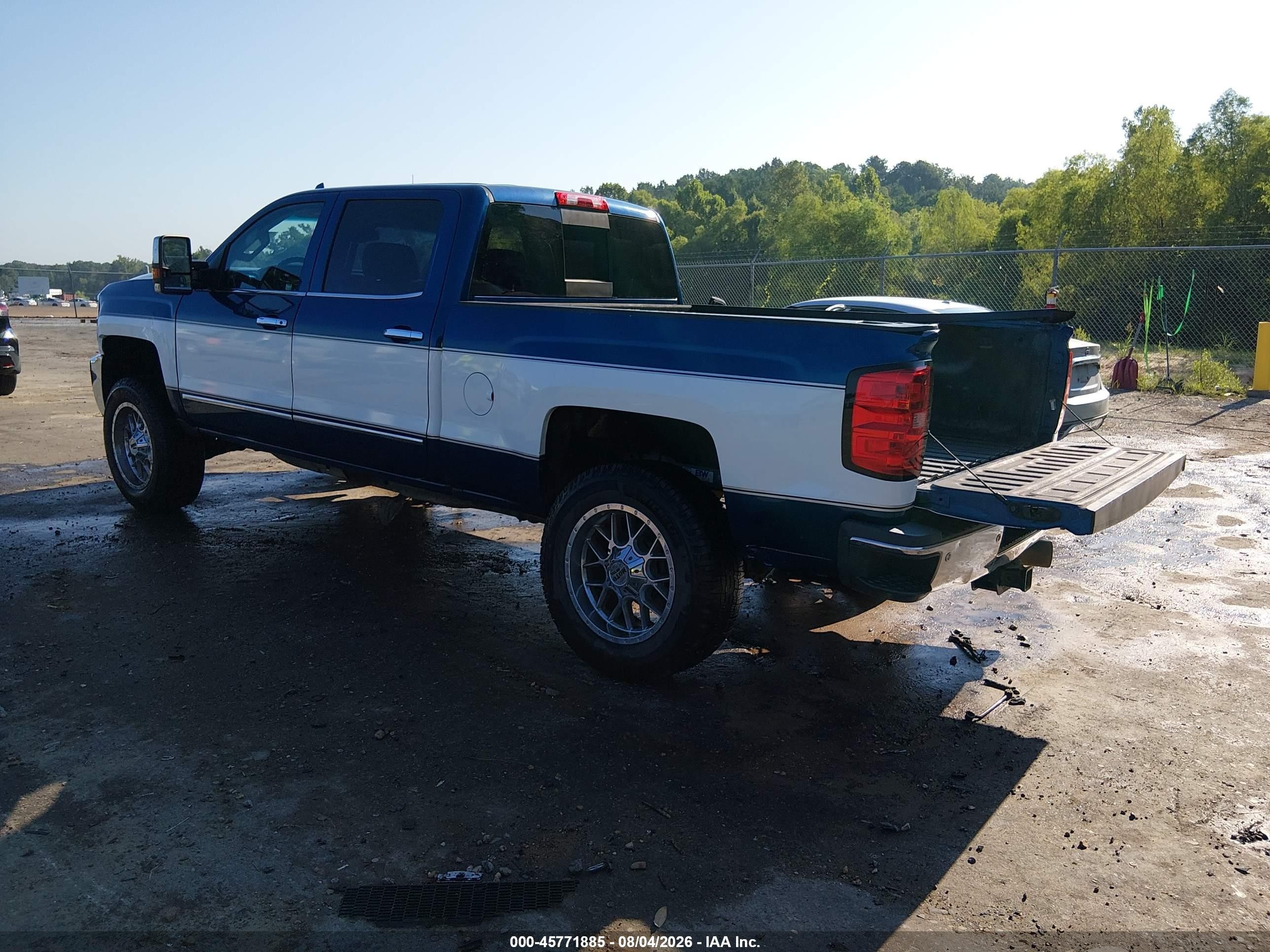 2019 Chevrolet Silverado 2500 VIN 1GC1KUEY3KF164377 IAAI salvage auction — Side, Salvage (Mississippi), sold $8,400 on 2026-09-10 (photo 3)
