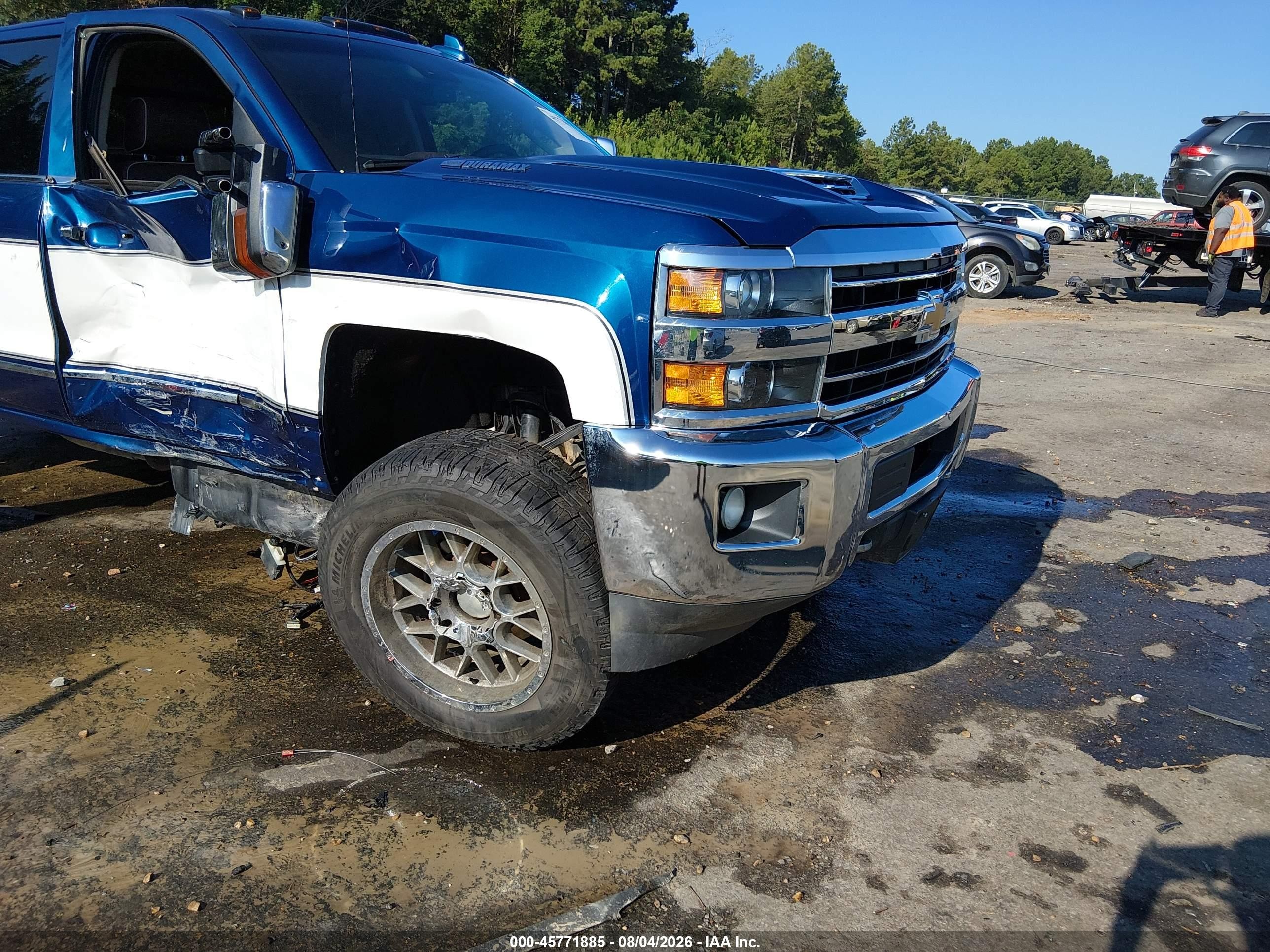 2019 Chevrolet Silverado 2500 VIN 1GC1KUEY3KF164377 IAAI salvage auction — Side, Salvage (Mississippi), sold $8,400 on 2026-09-10 (photo 6)