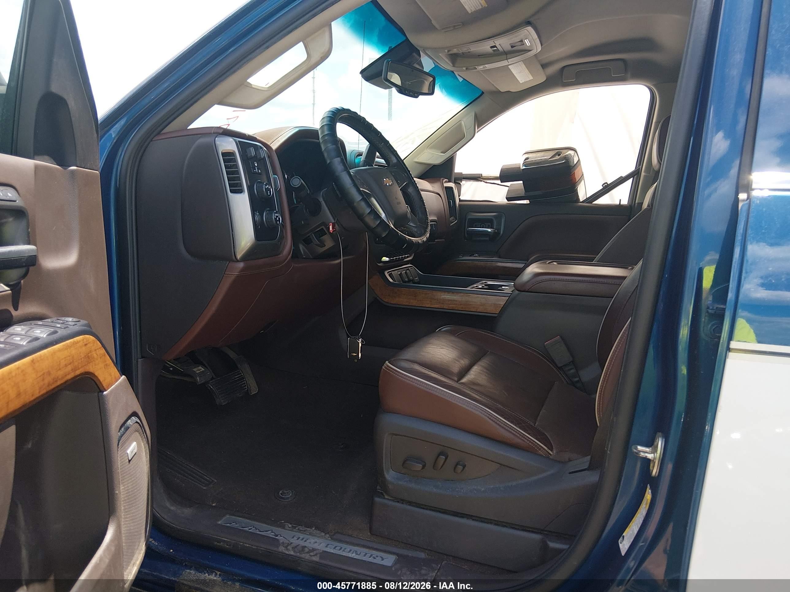 2019 Chevrolet Silverado 2500 VIN 1GC1KUEY3KF164377 IAAI salvage auction — Side, Salvage (Mississippi), sold $8,400 on 2026-09-10 (photo 5)