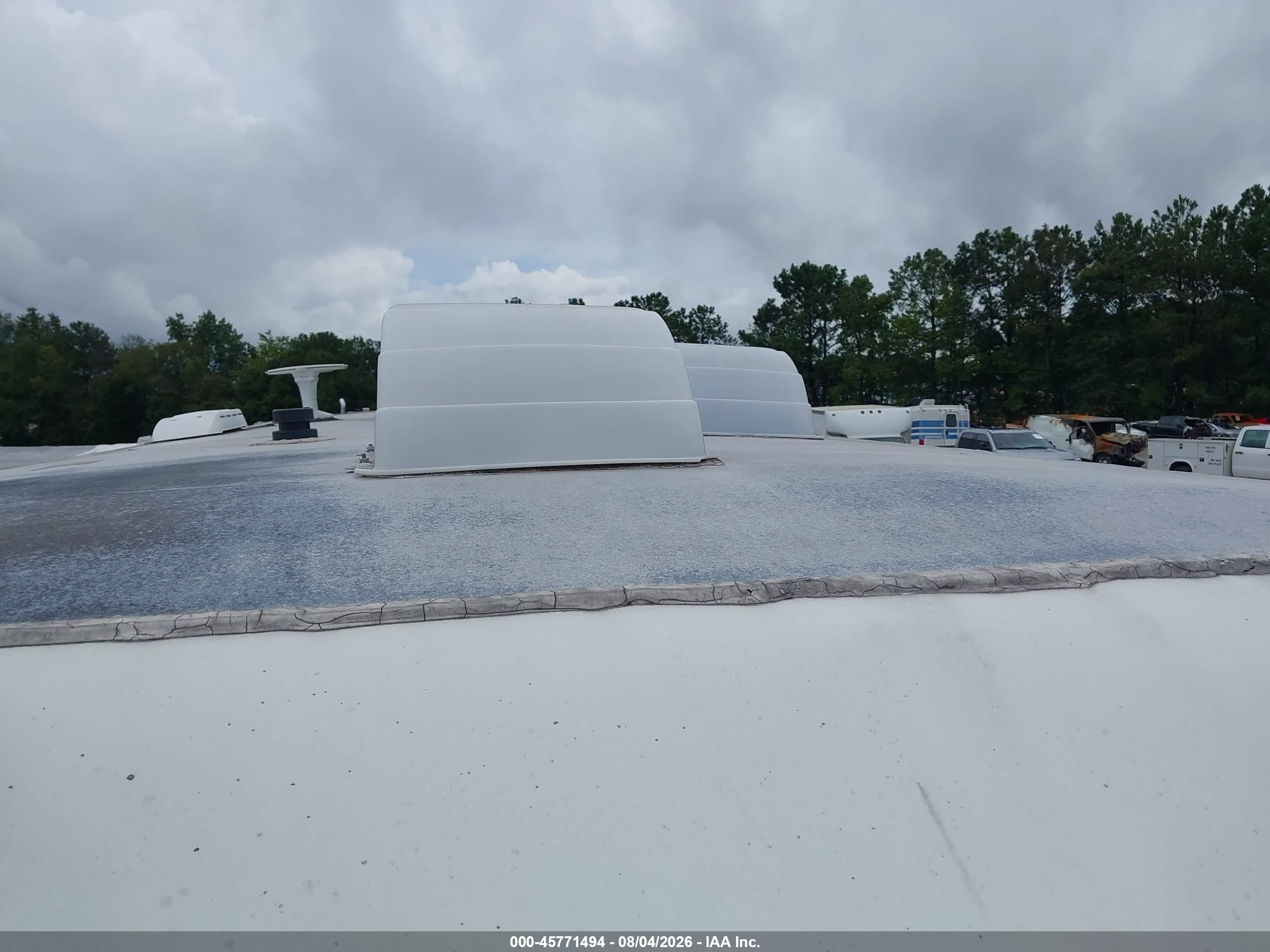 2011 Dutchman Kodiak VIN 47CTS5N29BK129553 IAAI salvage auction — Storm Damage, Salvage (Florida), sold $2,100 on 2026-09-09 (photo 6)