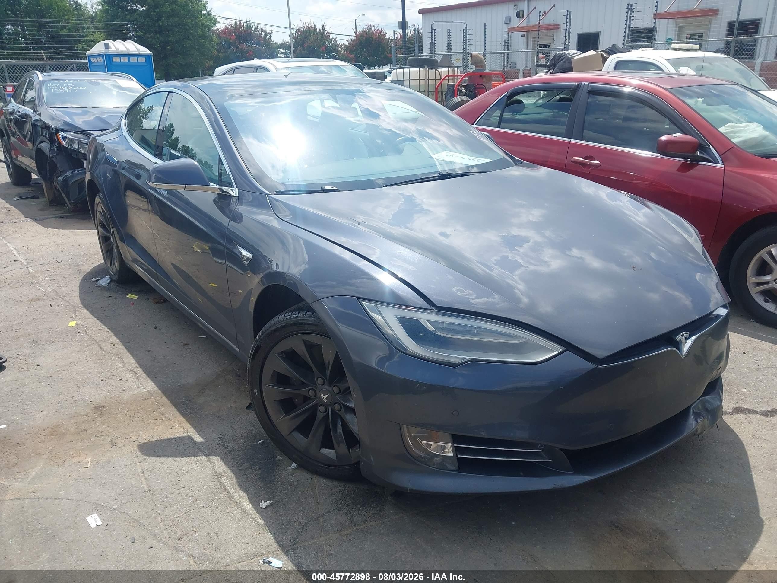 2019 Tesla Model S VIN 5YJSA1E20KF333700 — IAAI salvage auction photo