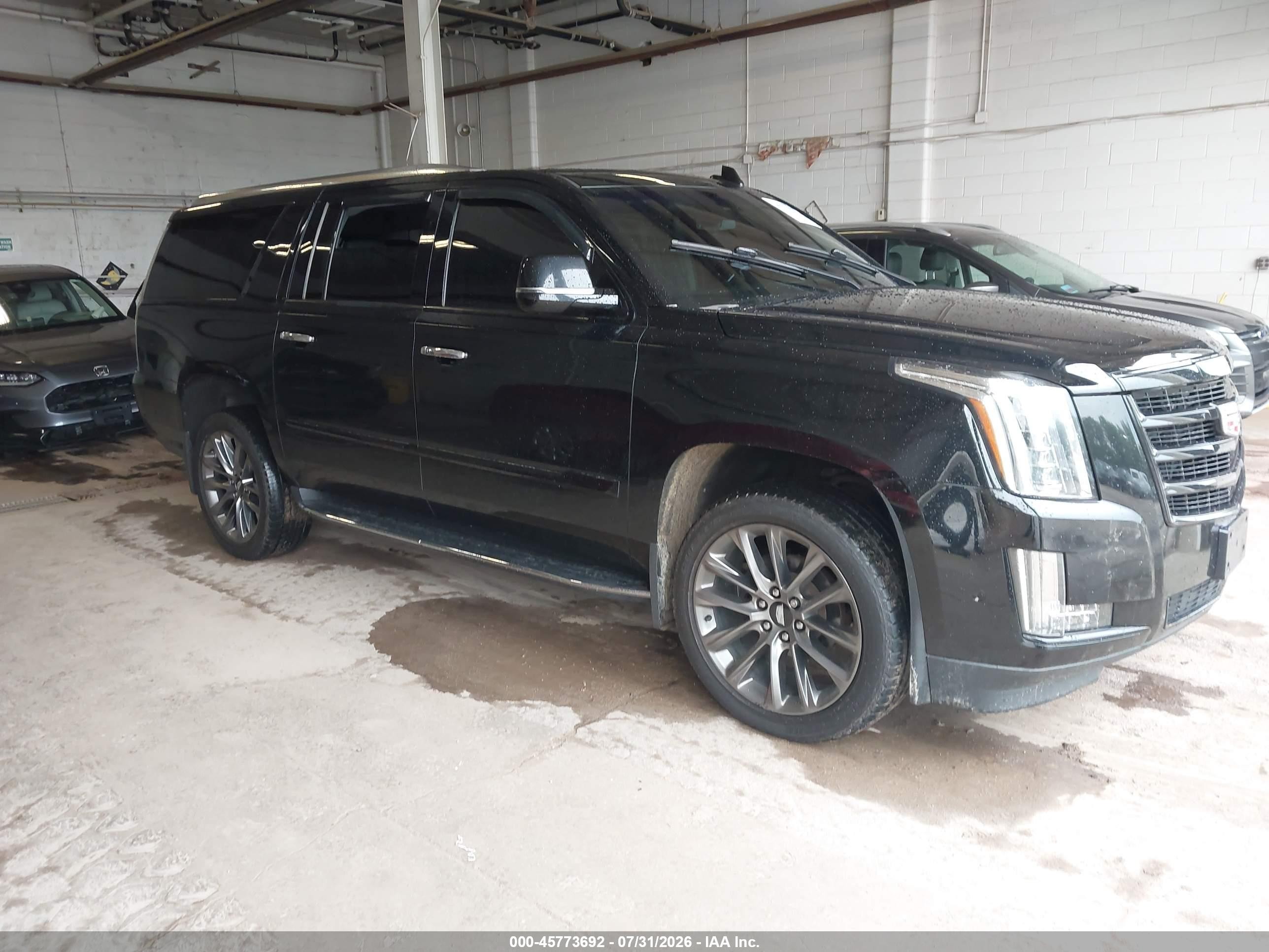 2019 Cadillac Escalade ESV VIN 1GYS4HKJ5KR332008 — IAAI salvage auction photo