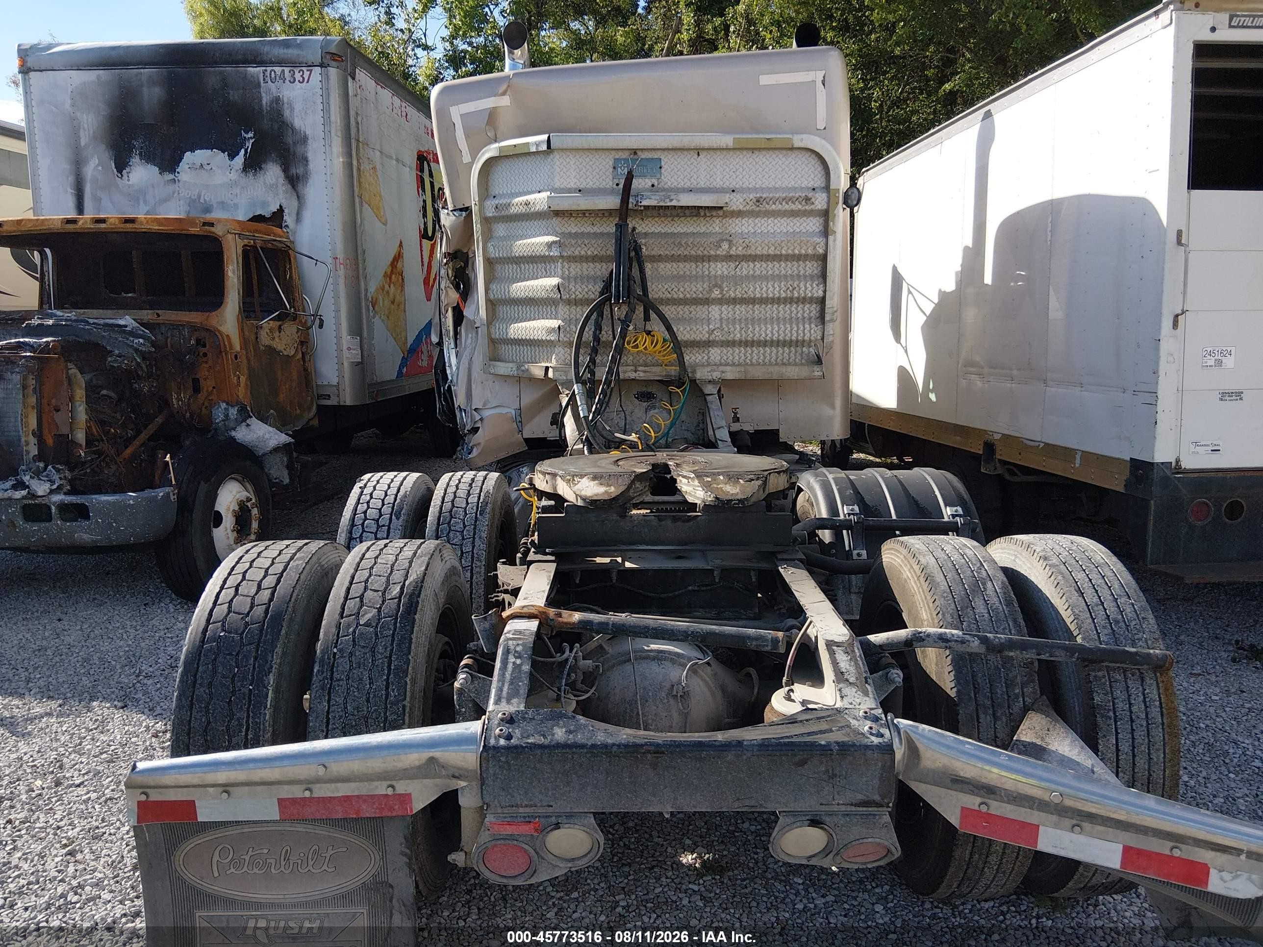 2018 Peterbilt 389 VIN 1XPXDP9X0JD466158 IAAI salvage auction — Rollover, Salvage (Alabama), sold $15,000 on 2026-10-06 (photo 8)
