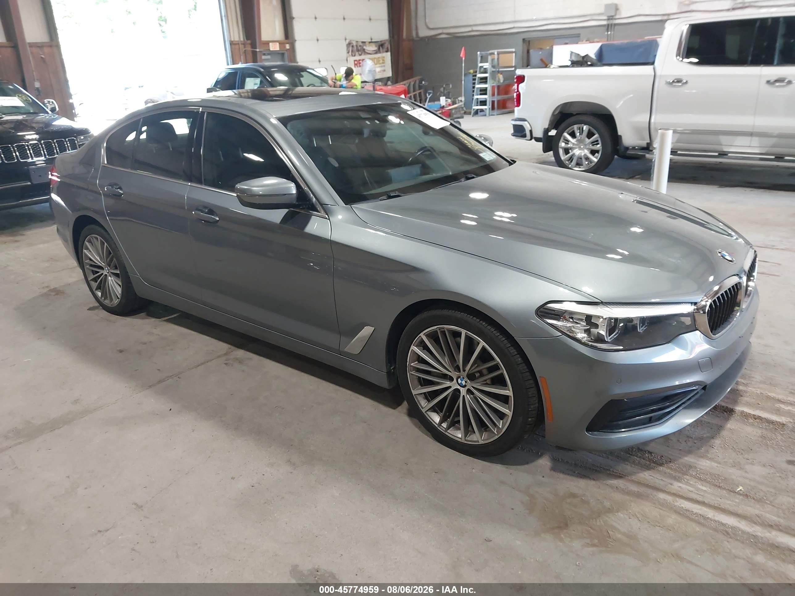 2019 BMW 5 Series VIN WBAJA7C59KG910691 — IAAI salvage auction photo