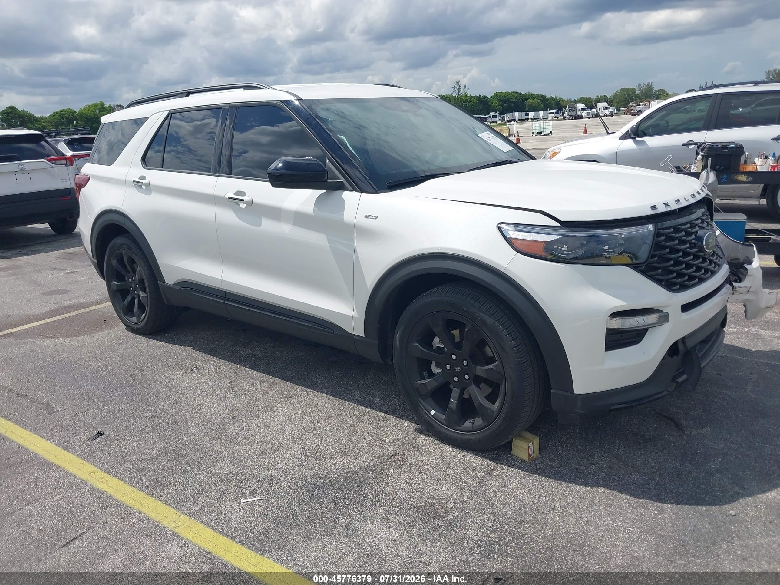 2024 Ford Explorer VIN 1FMSK7KH9RGA50359 — IAAI salvage auction photo