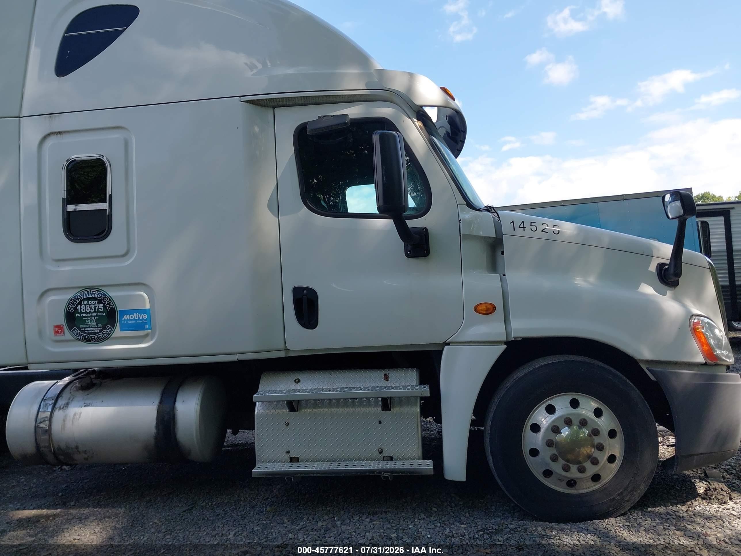 2015 Freightliner Cascadia 125 VIN 3AKJGLBG1FSGB2433 IAAI salvage auction — Unknown, Clear (New York), sold $20,000 on 2026-08-21 (photo 1)