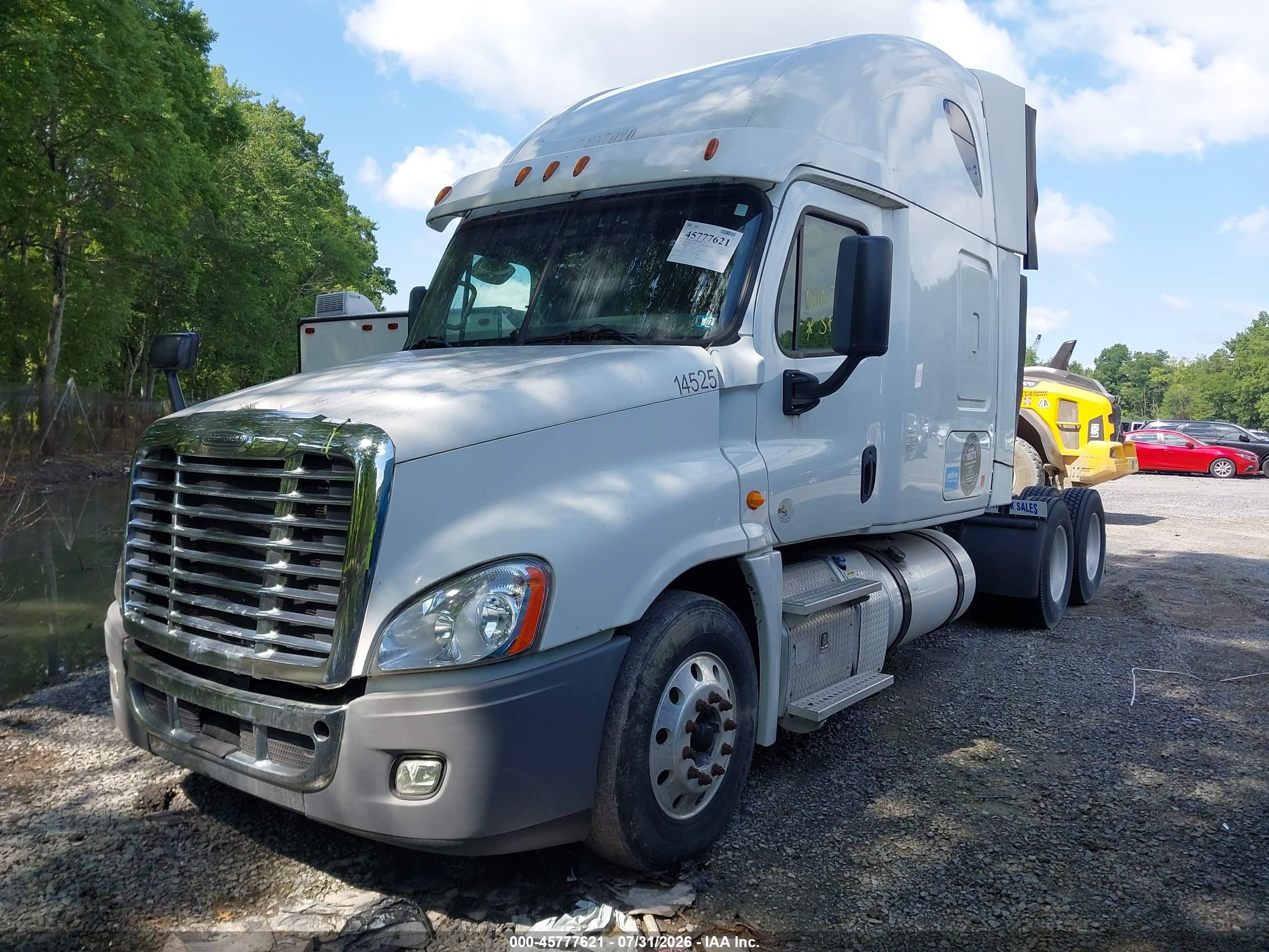 2015 Freightliner Cascadia 125 VIN 3AKJGLBG1FSGB2433 IAAI salvage auction — Unknown, Clear (New York), sold $20,000 on 2026-08-21 (photo 2)