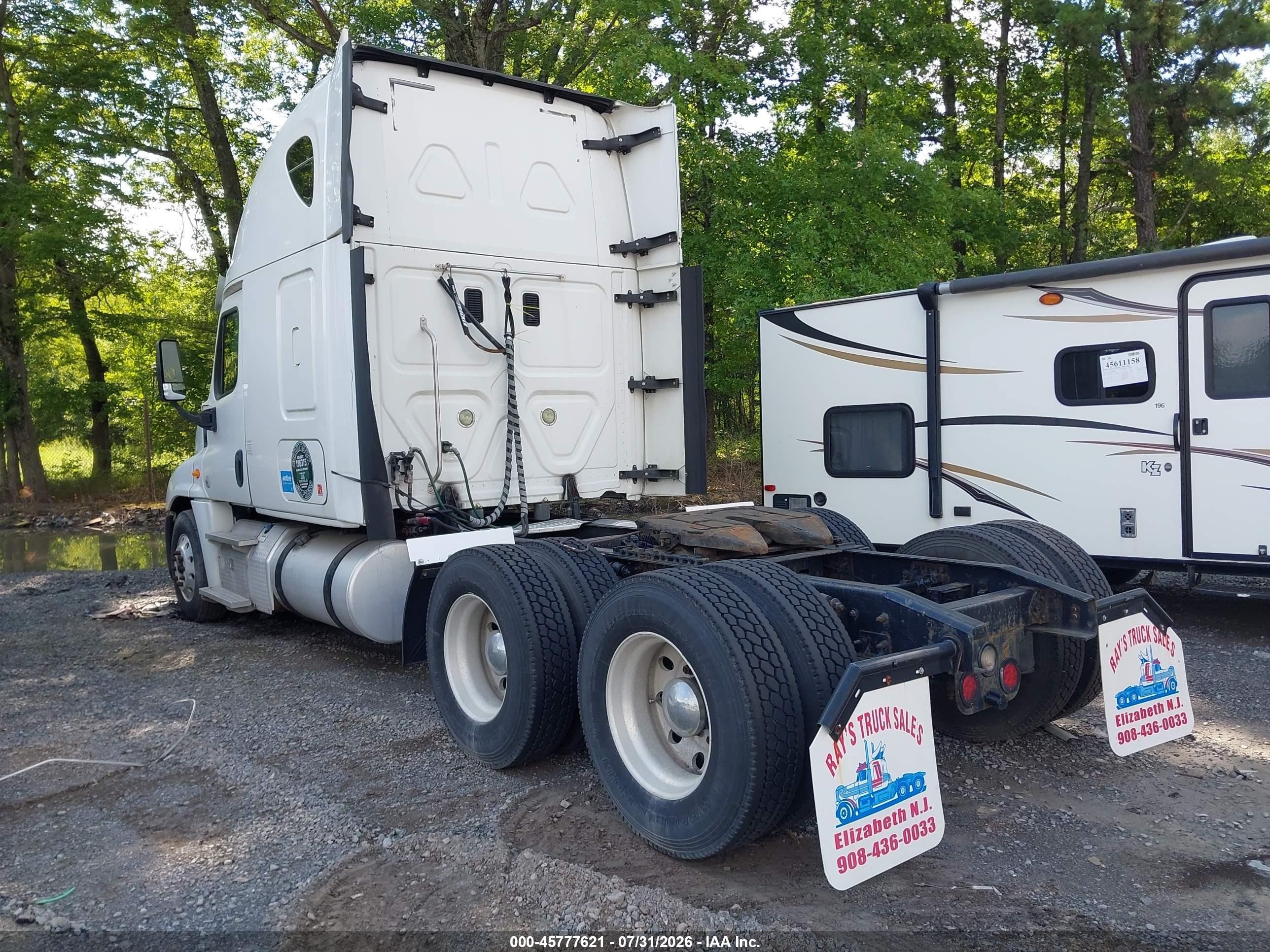 2015 Freightliner Cascadia 125 VIN 3AKJGLBG1FSGB2433 IAAI salvage auction — Unknown, Clear (New York), sold $20,000 on 2026-08-21 (photo 3)