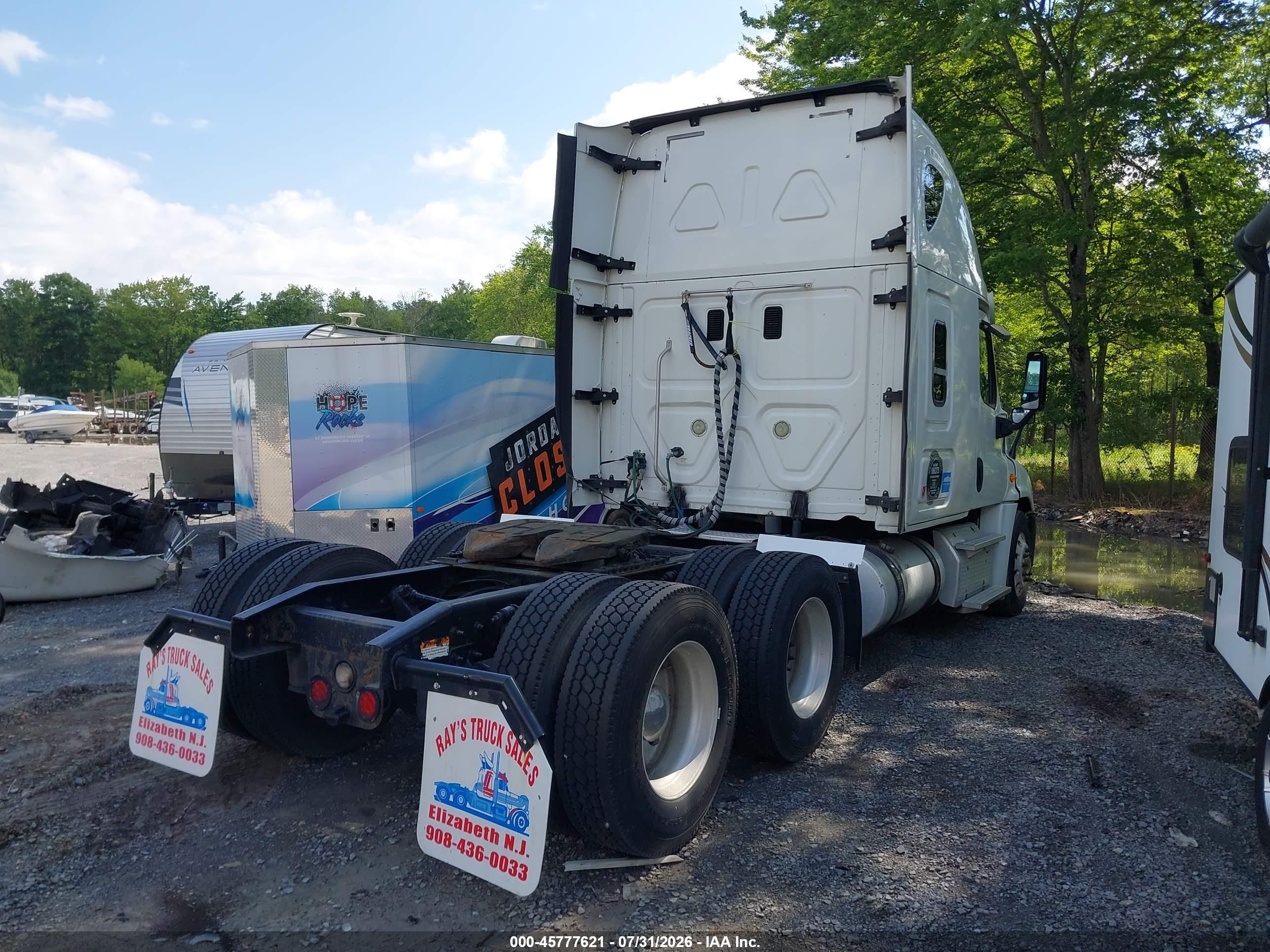2015 Freightliner Cascadia 125 VIN 3AKJGLBG1FSGB2433 IAAI salvage auction — Unknown, Clear (New York), sold $20,000 on 2026-08-21 (photo 4)
