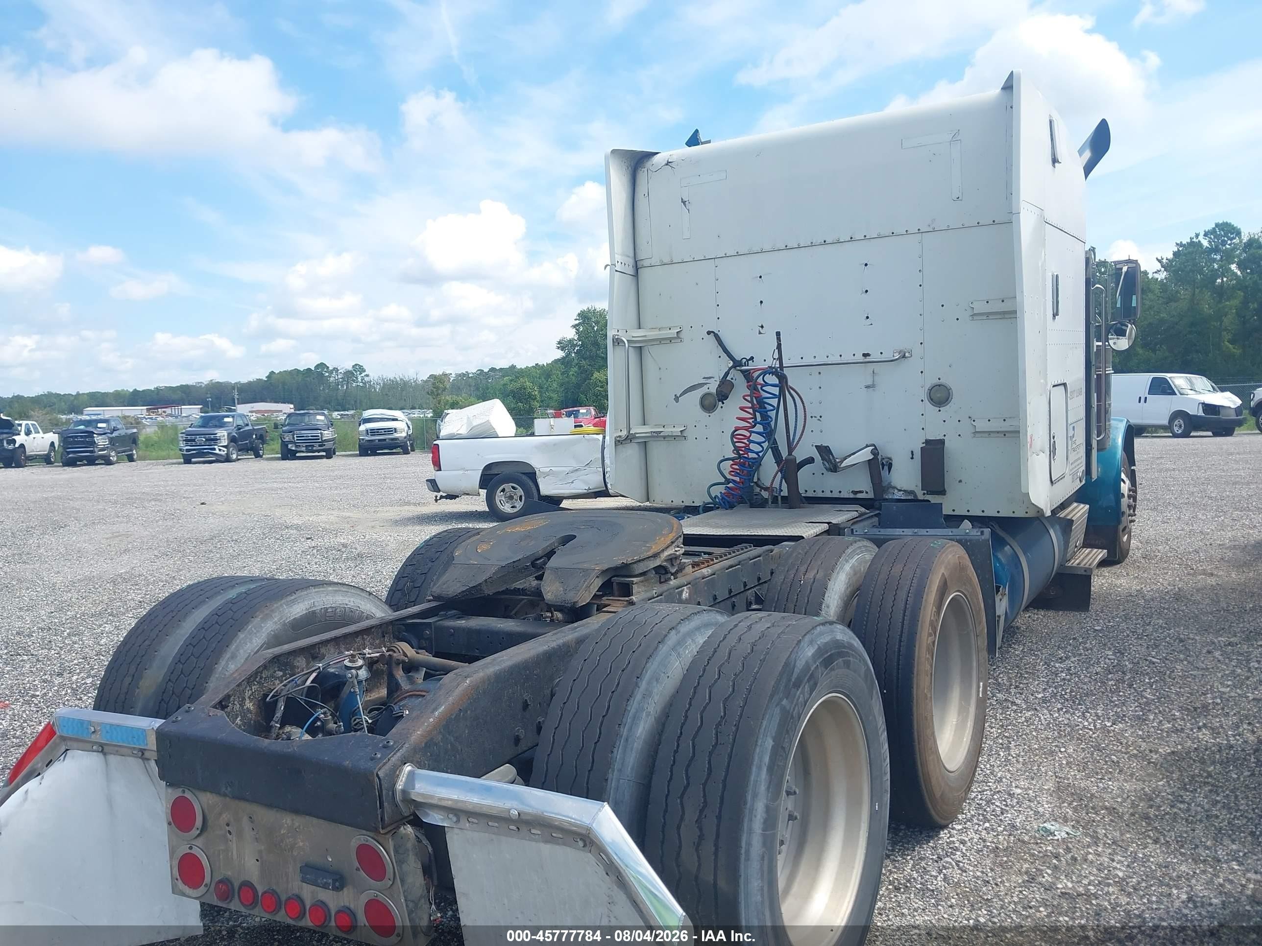 2000 Peterbilt 379 VIN 1XP5DR9X9YN510942 IAAI salvage auction — Front End, Rebuildable (Florida), sold $5,900 on 2026-09-02 (photo 4)