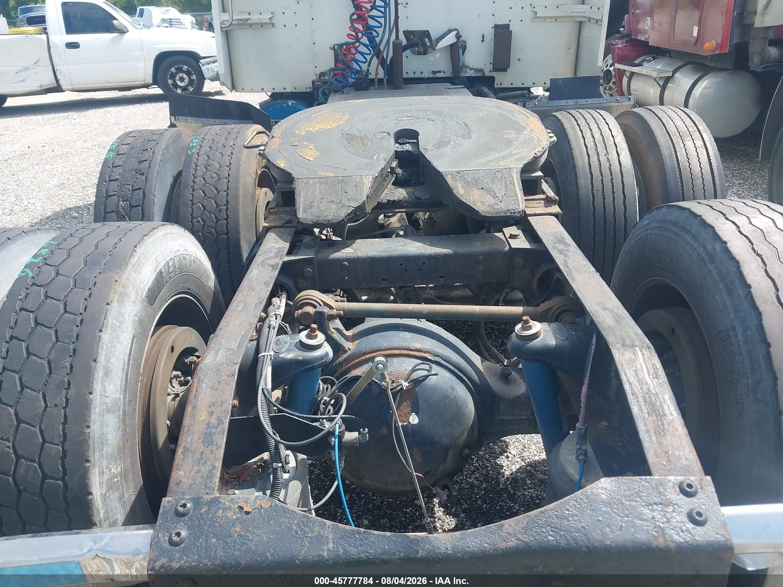 2000 Peterbilt 379 VIN 1XP5DR9X9YN510942 IAAI salvage auction — Front End, Rebuildable (Florida), sold $5,900 on 2026-09-02 (photo 7)