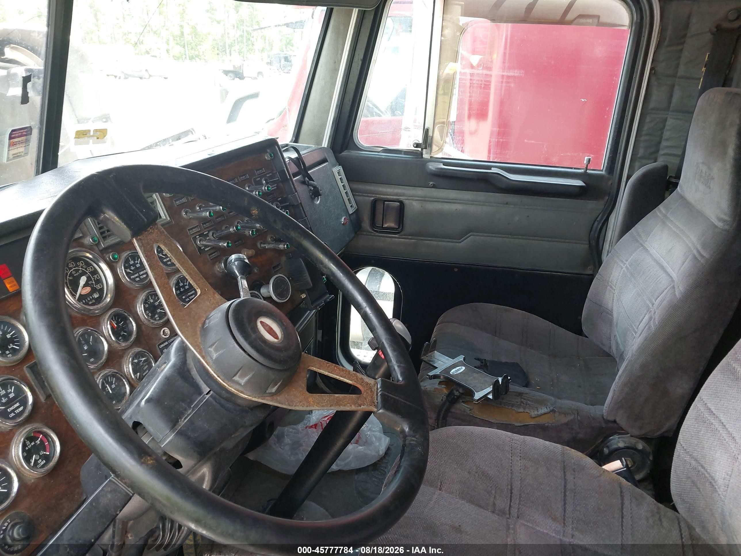 2000 Peterbilt 379 VIN 1XP5DR9X9YN510942 IAAI salvage auction — Front End, Rebuildable (Florida), sold $5,900 on 2026-09-02 (photo 5)