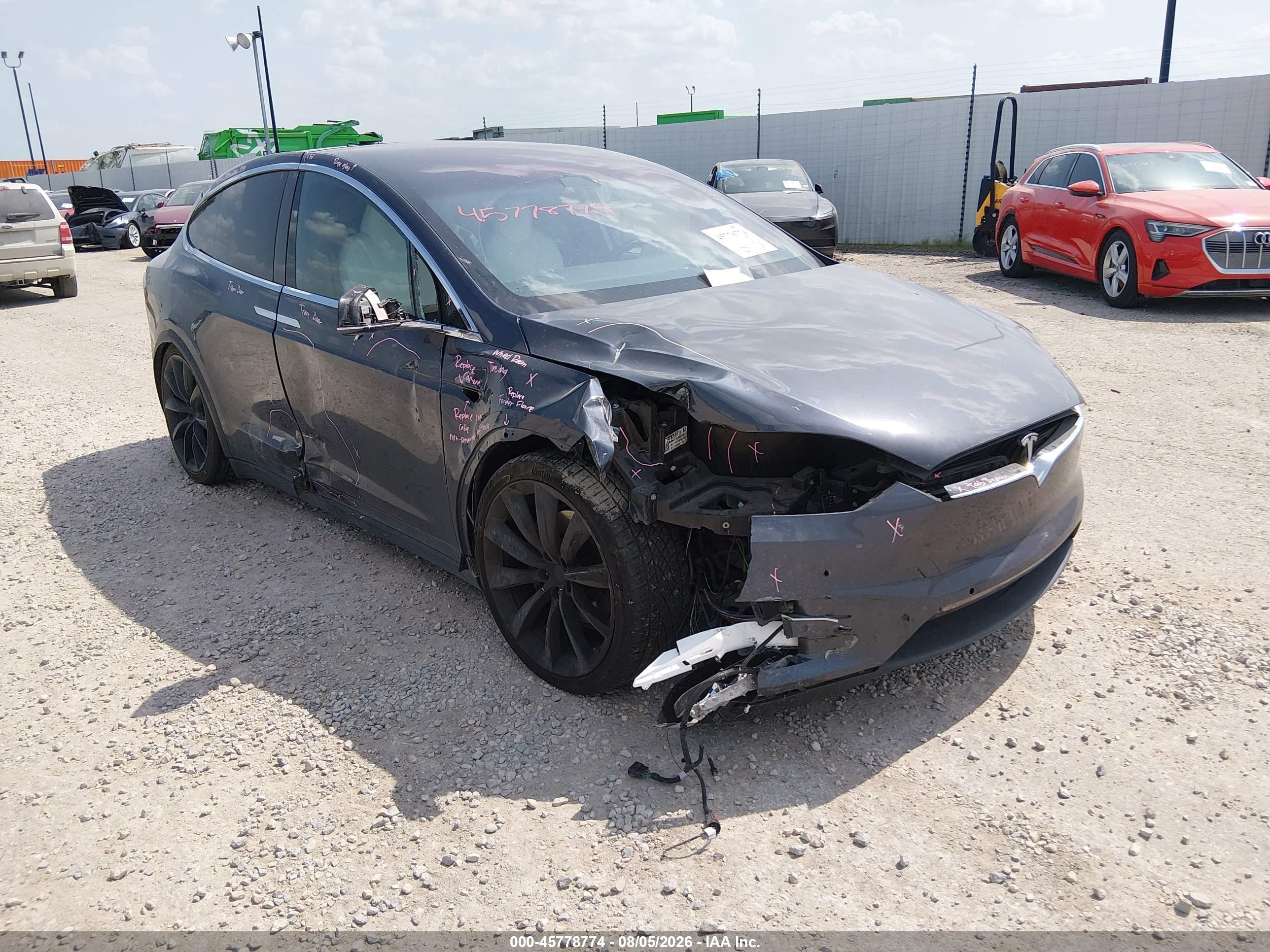 2020 Tesla Model X VIN 5YJXCBE27LF239014 — IAAI salvage auction photo