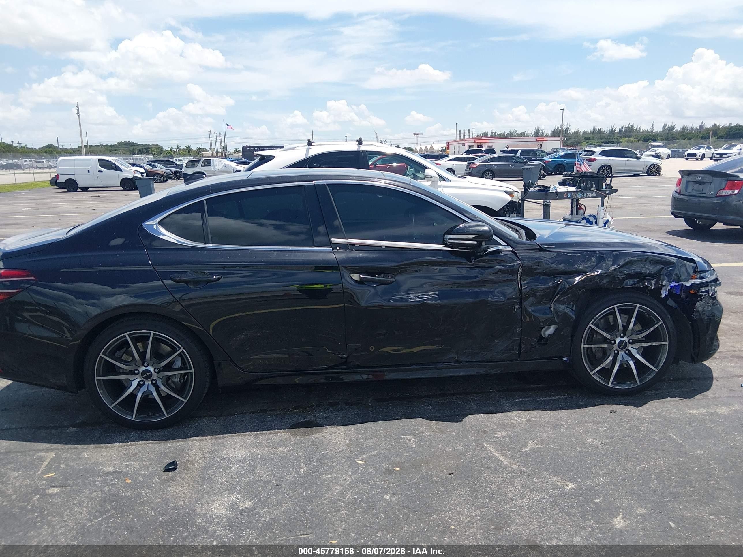 2026 Genesis G70 VIN KMTG24SC6TU160129 IAAI salvage auction — Side, Rebuildable (Florida), sold $10,100 on 2026-09-13 (photo 6)