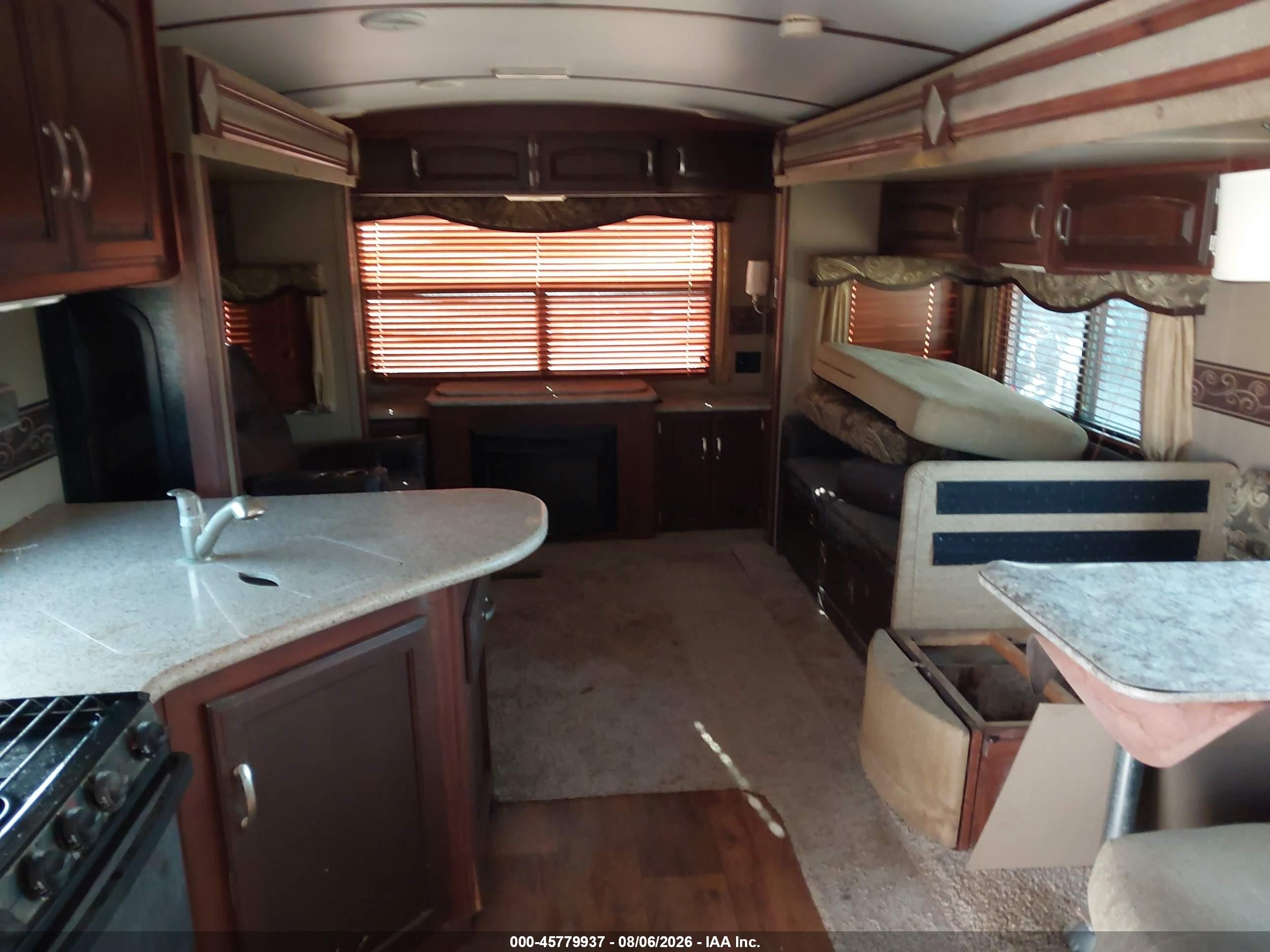 2015 Keystone 298re VIN 4YDT29828FB452418 IAAI salvage auction — Water/Flood, Original (Texas), sold $4,675 on 2026-09-11 (photo 5)