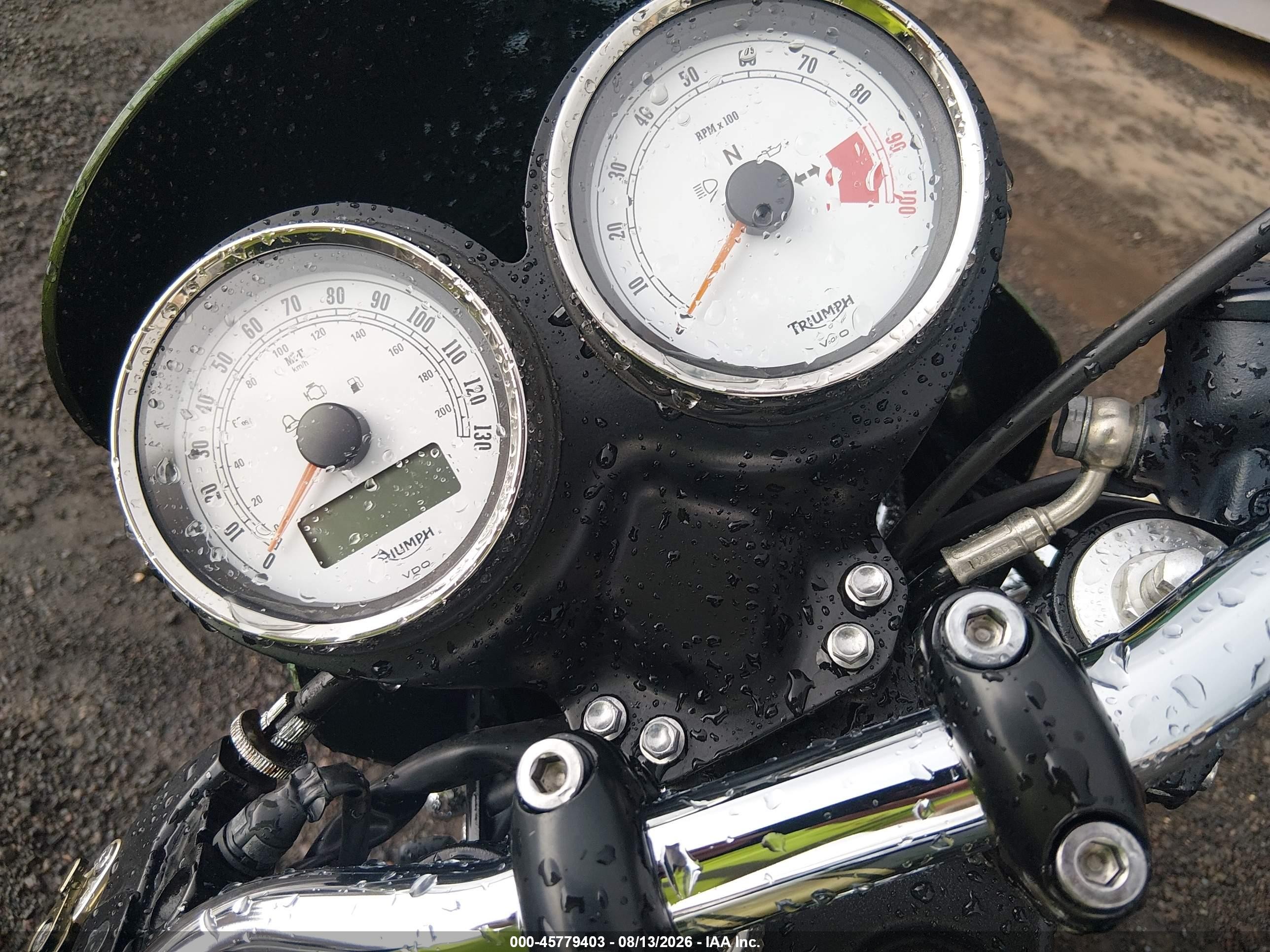 2016 Triumph motorcycle Thruxton VIN SMT920K10GT733621 IAAI salvage auction — Side, Salvage (Nevada), sold $550 on 2026-09-16 (photo 7)