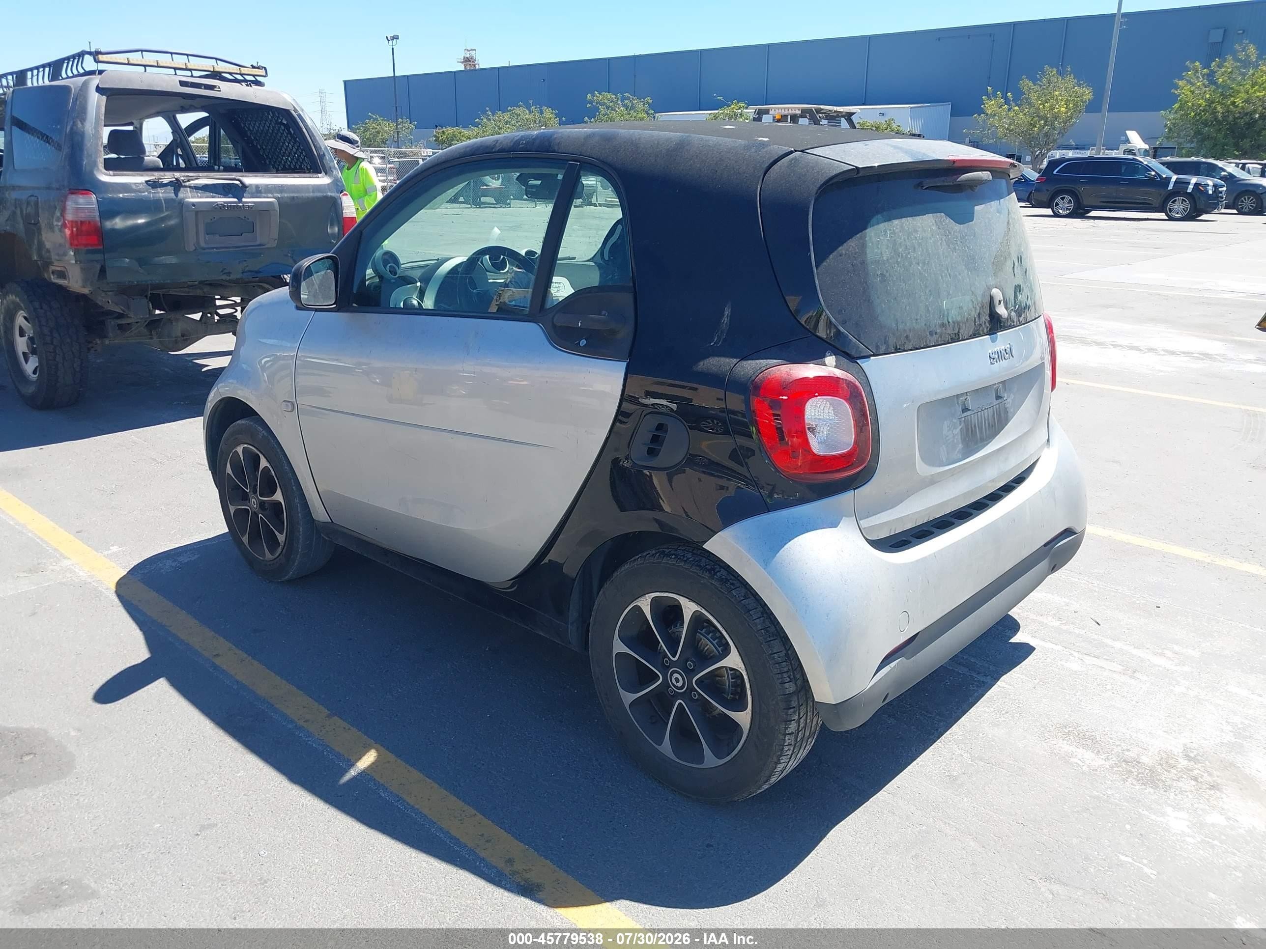 2016 Smart Fortwo VIN WMEFJ5DA3GK051970 IAAI salvage auction — Front End, Salvage (California), sold $975 on 2026-09-11 (photo 3)