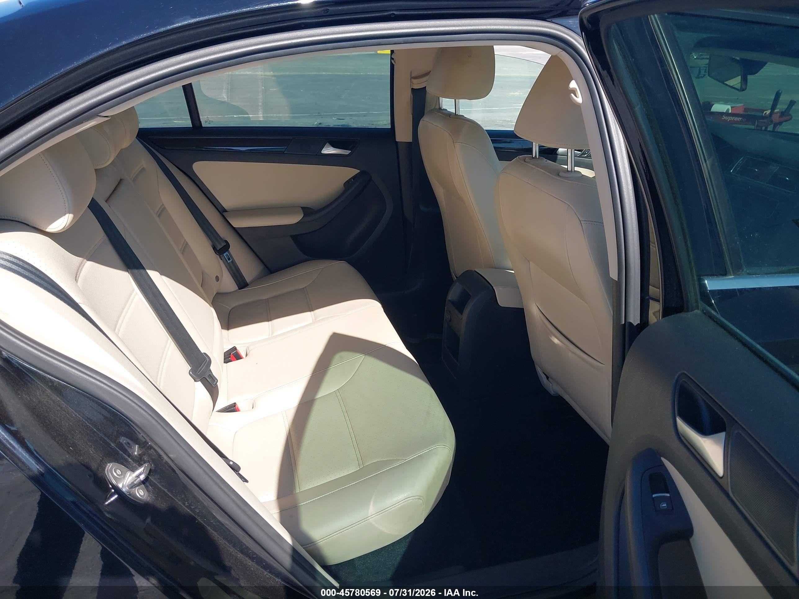 2017 Volkswagen Jetta VIN 3VWL17AJ4HM373297 IAAI salvage auction — Unknown, Salvage (California), sold $1,750 on 2026-09-11 (photo 8)