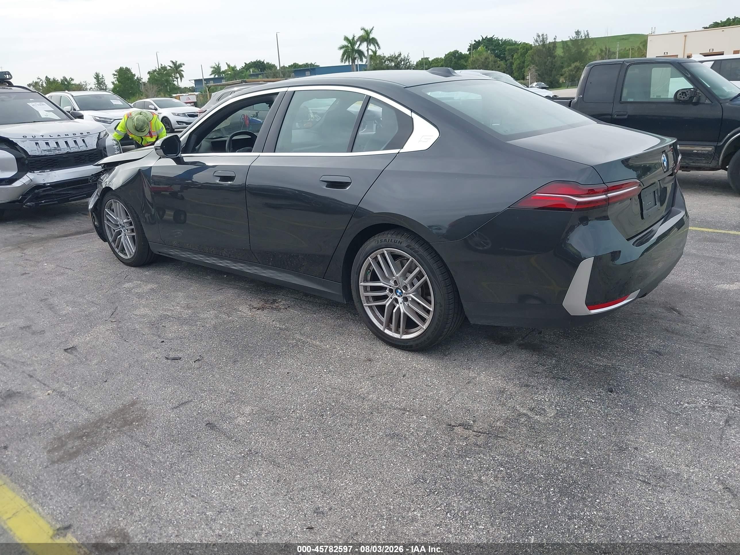 2025 BMW 5 Series VIN WBA43FJ08SCU02633 IAAI salvage auction — Front End, Clear (Florida), sold $25,250 on 2026-08-09 (photo 3)