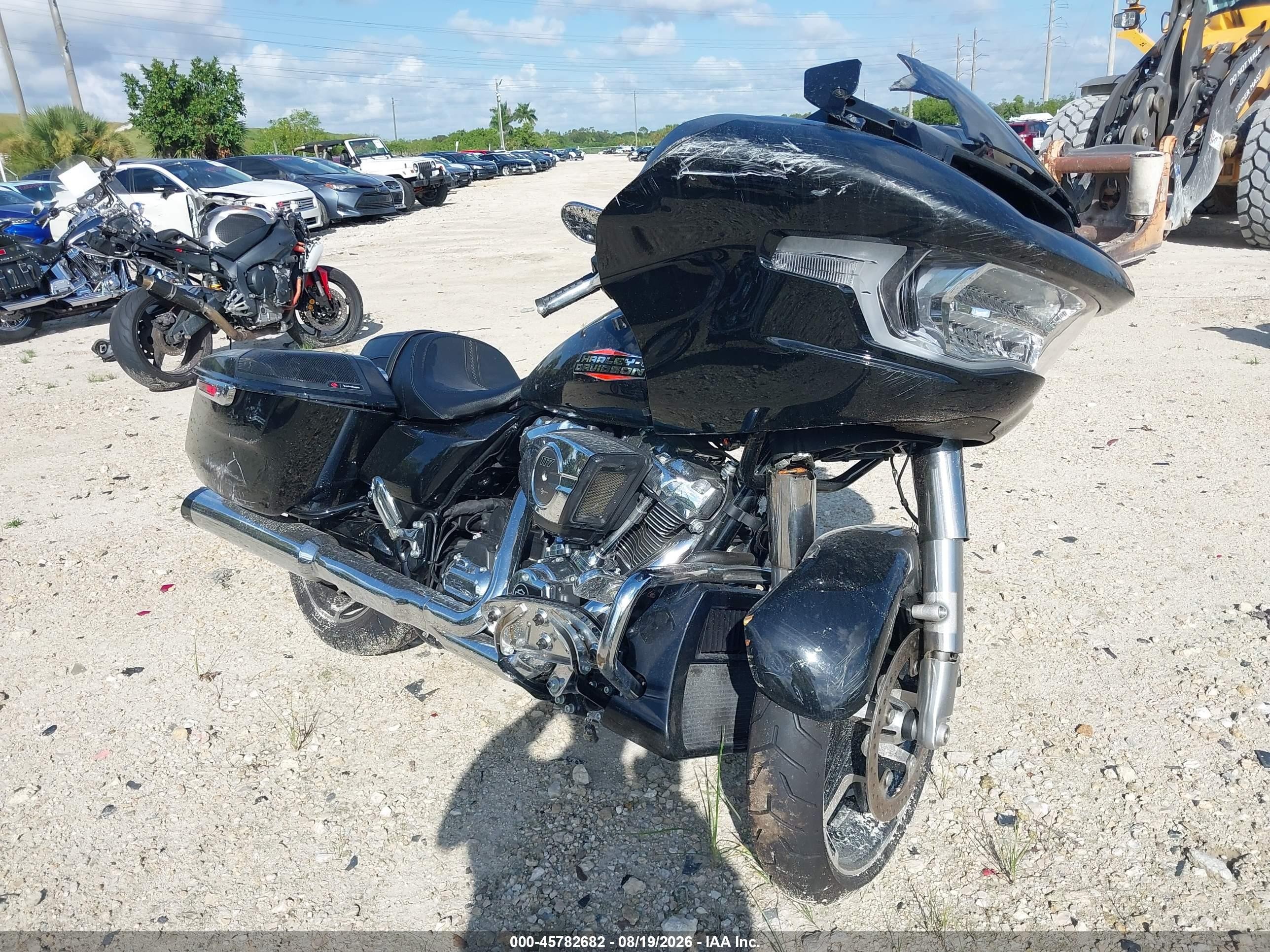 2025 Harley-Davidson FLTRX VIN 1HD1KH719SB613302 — IAAI salvage auction photo